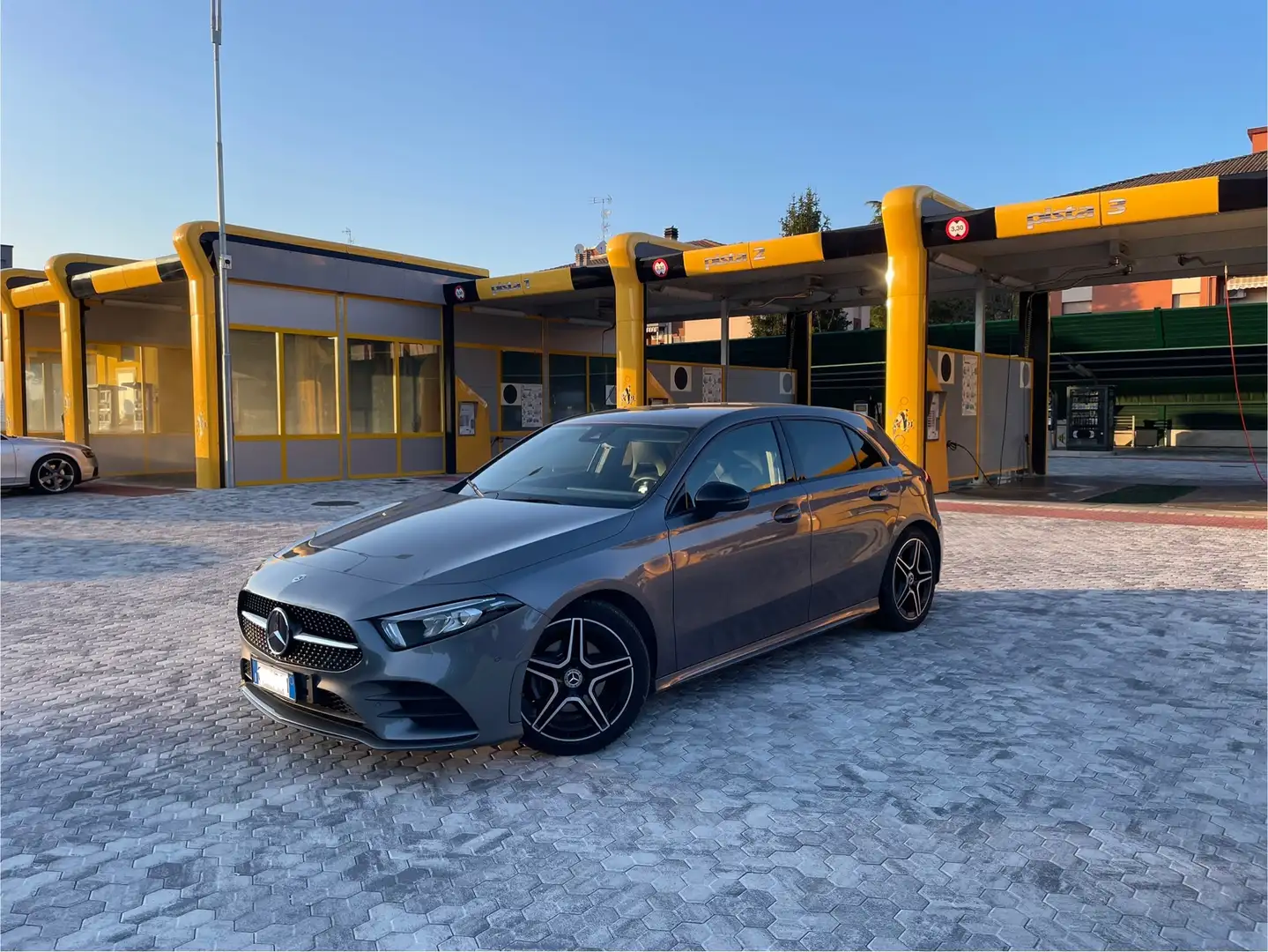 Mercedes-Benz A 180 d Premium AMG Line Grigio - 1