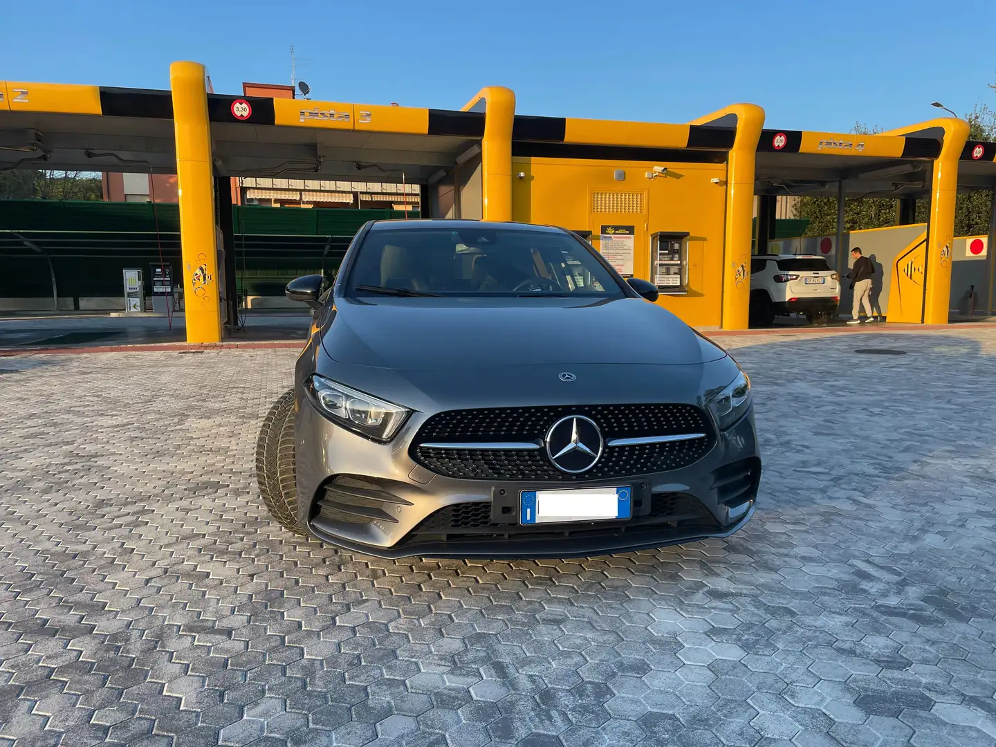 Mercedes-Benz A 180 d Premium AMG Line Grigio - 2