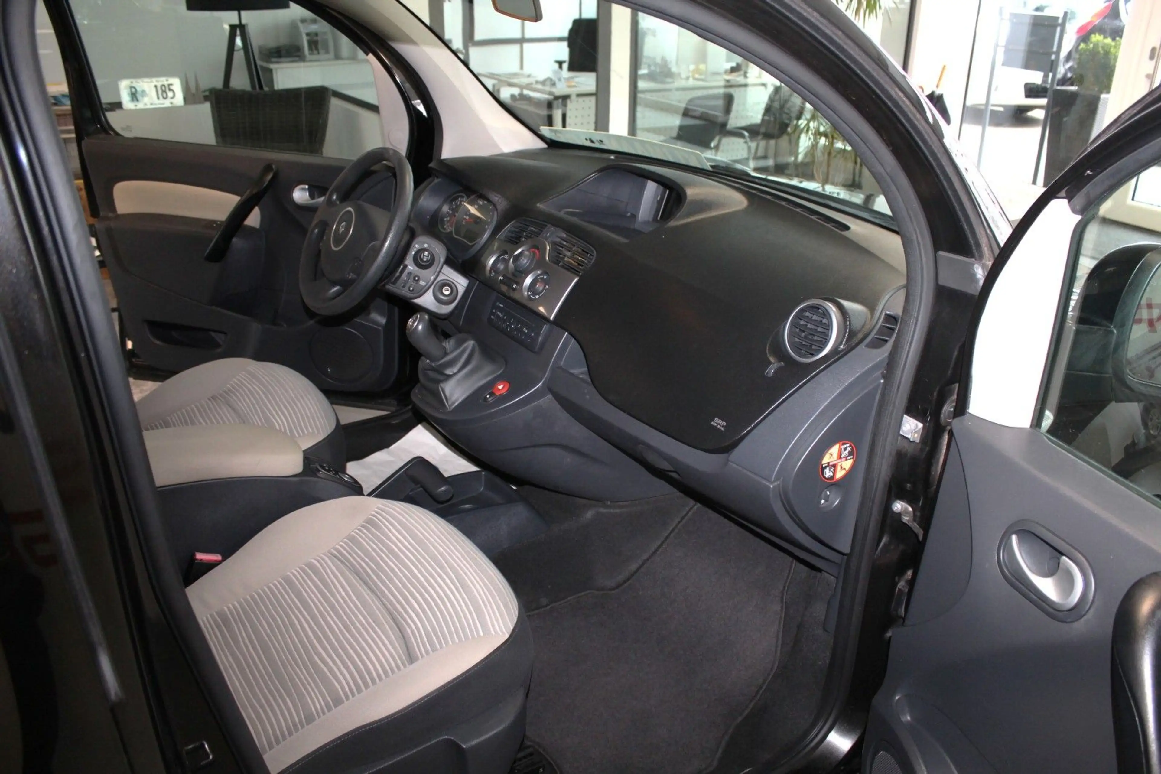 Renault Kangoo TomTom Edition — photo 9