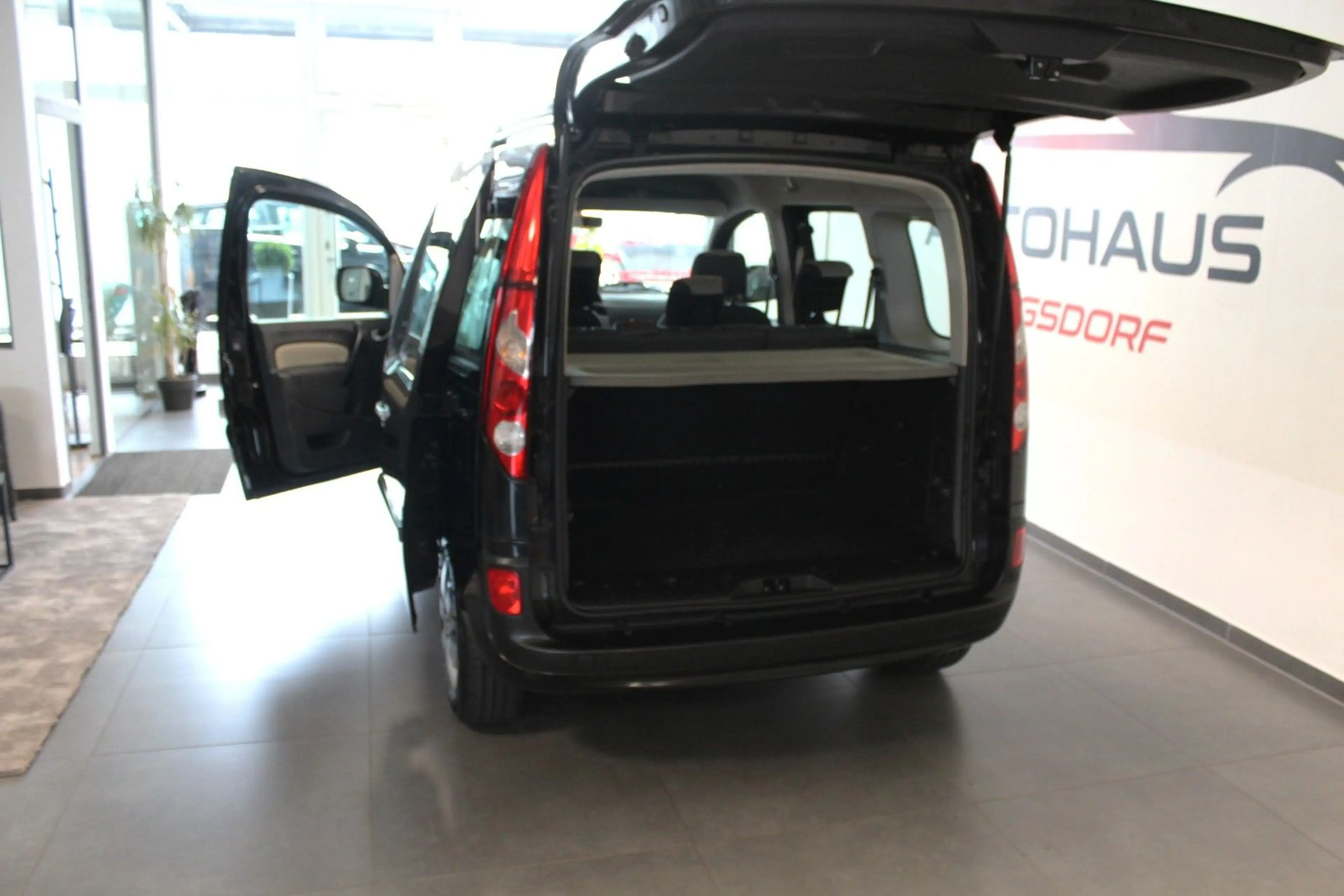 Renault Kangoo TomTom Edition — photo 8
