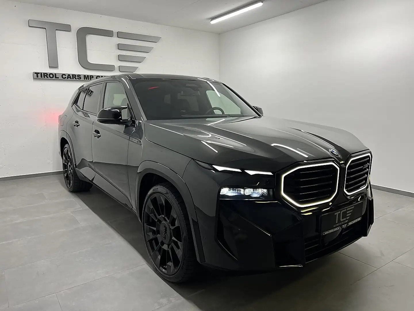 BMW XM 50e 29,4kWh Aut.AHK, Carbon, B&W, Driv. Prof, V... Grau - 2