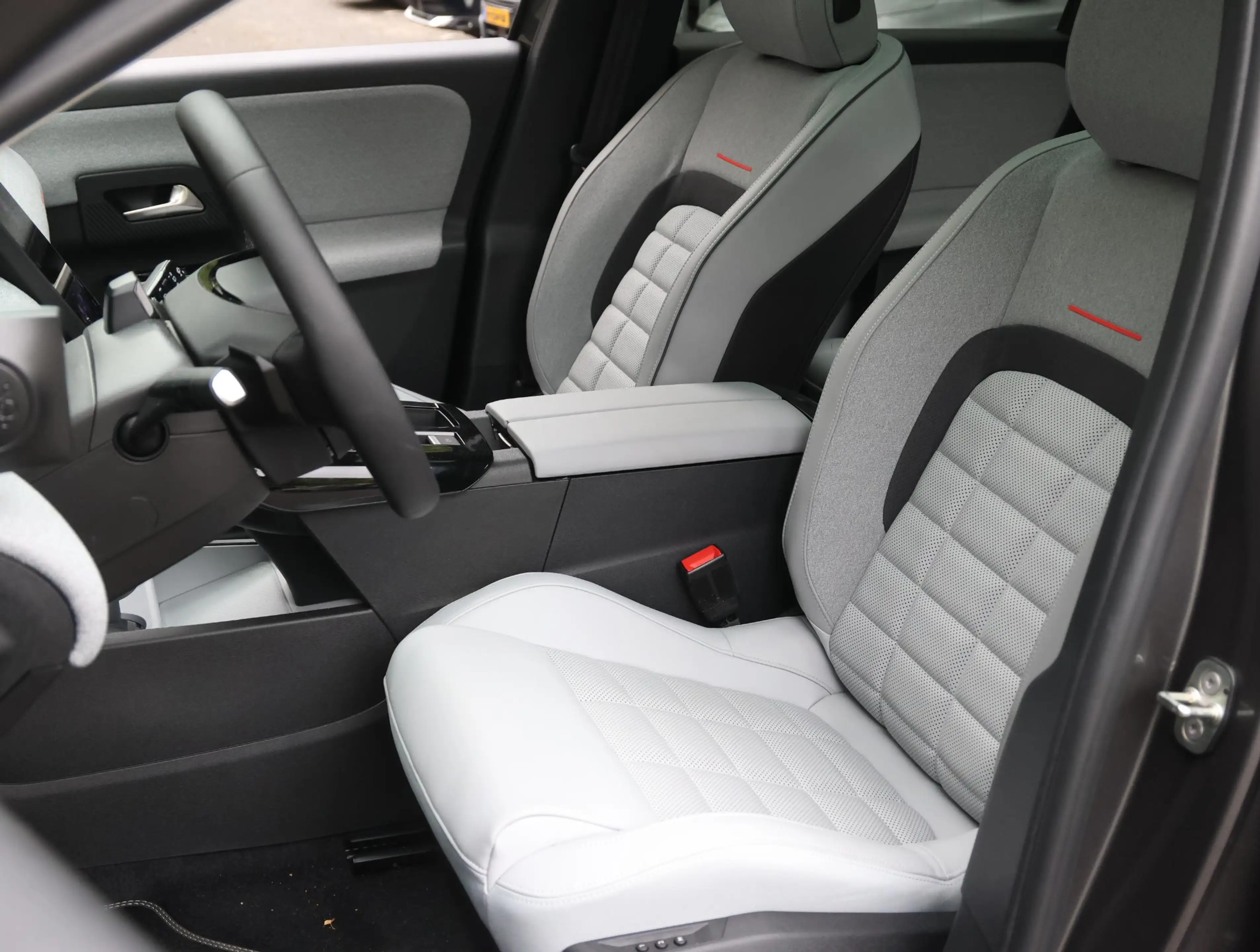 Citroen C5 Aircross Max Comfort Range 74 kWh | Accutest 98% | Panorami — photo 13