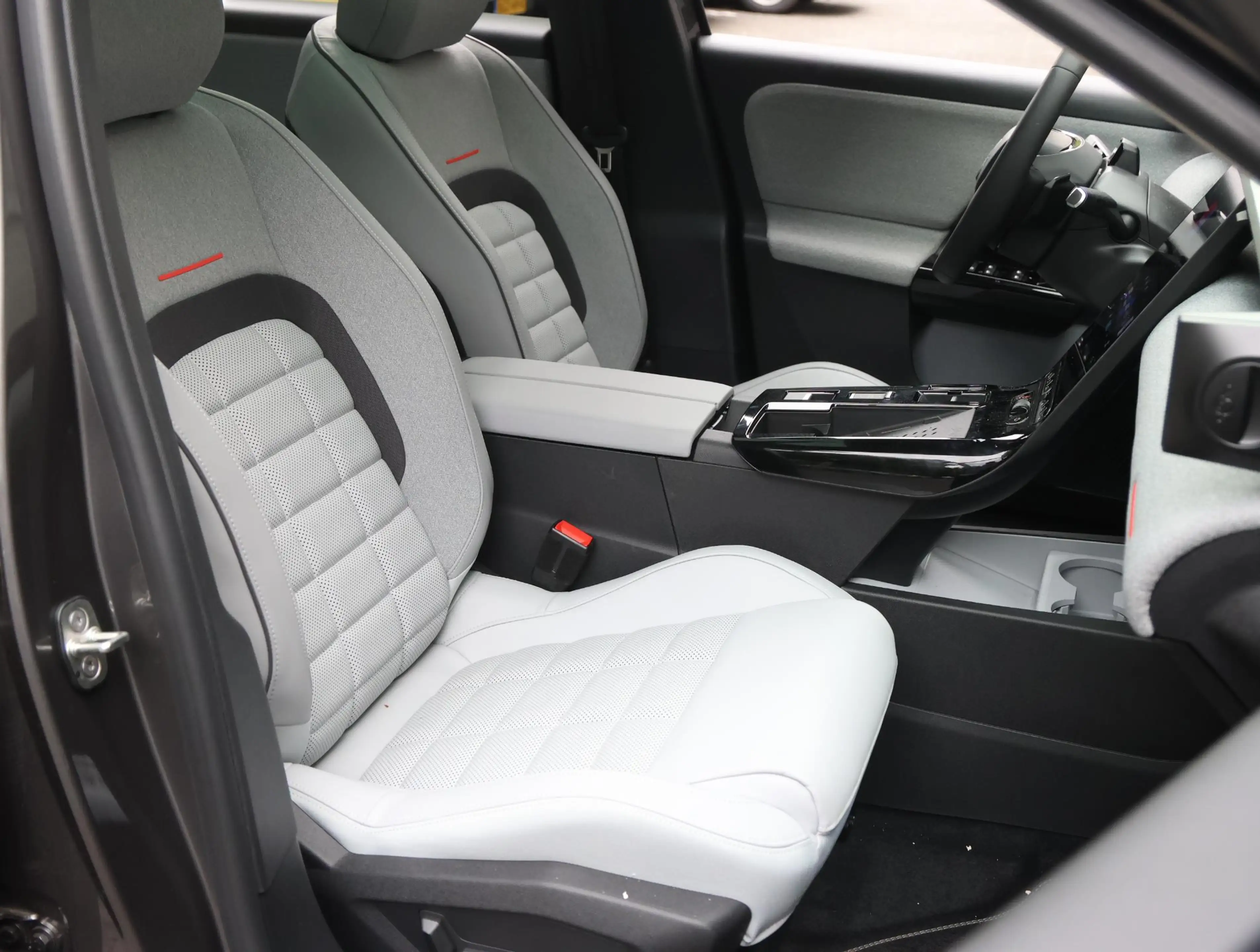 Citroen C5 Aircross Max Comfort Range 74 kWh | Accutest 98% | Panorami — photo 9
