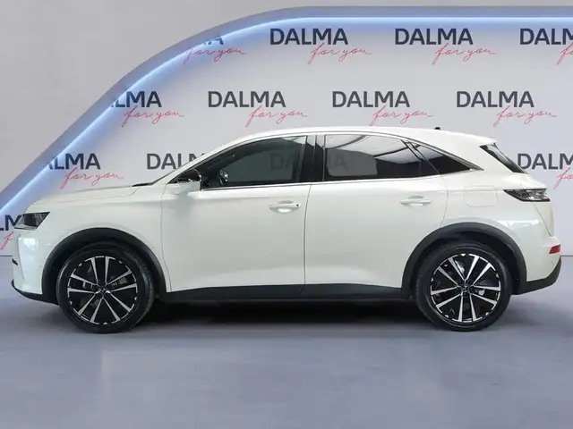 DS Automobiles DS 7 Crossback view 2