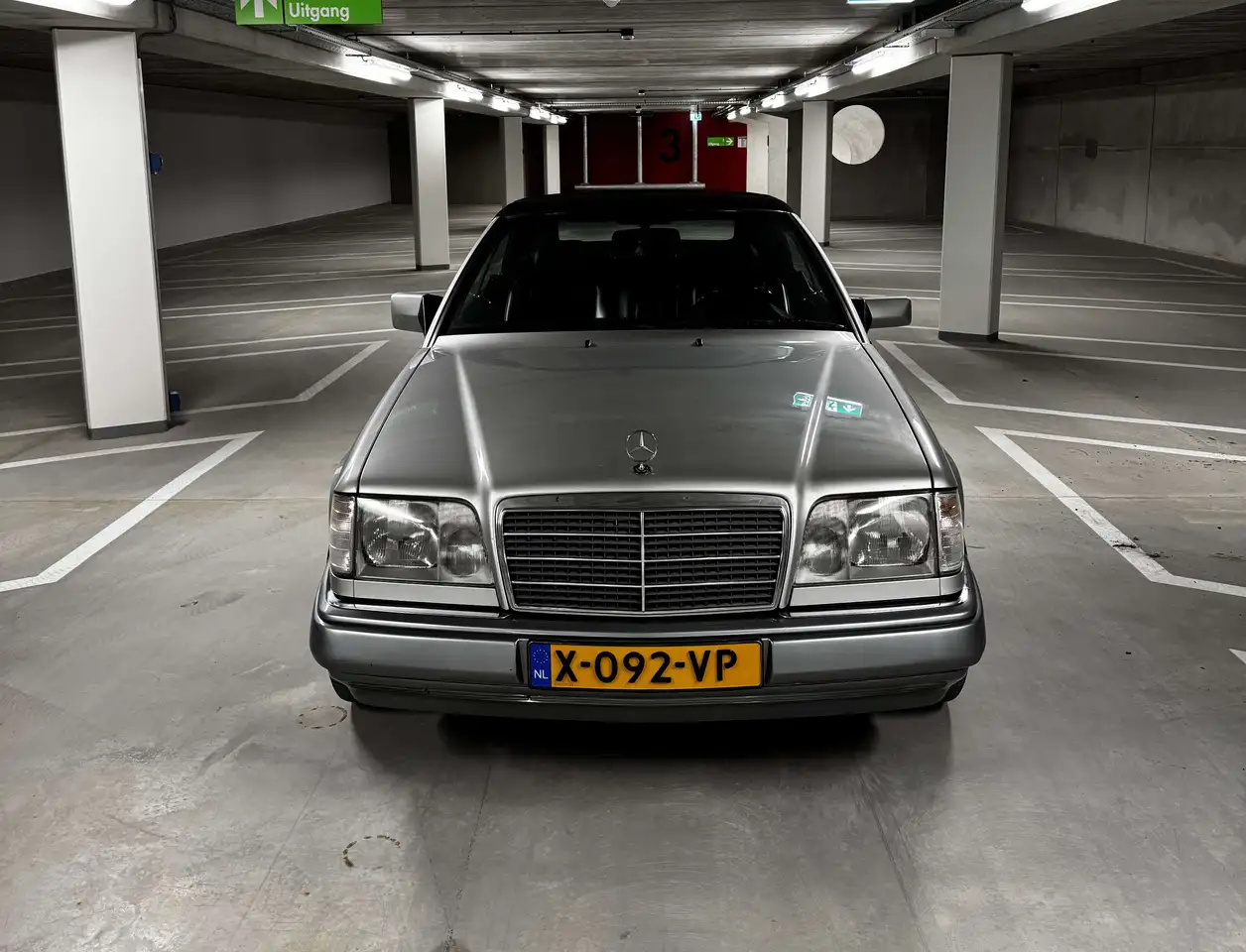Mercedes-Benz E 200, foto 1