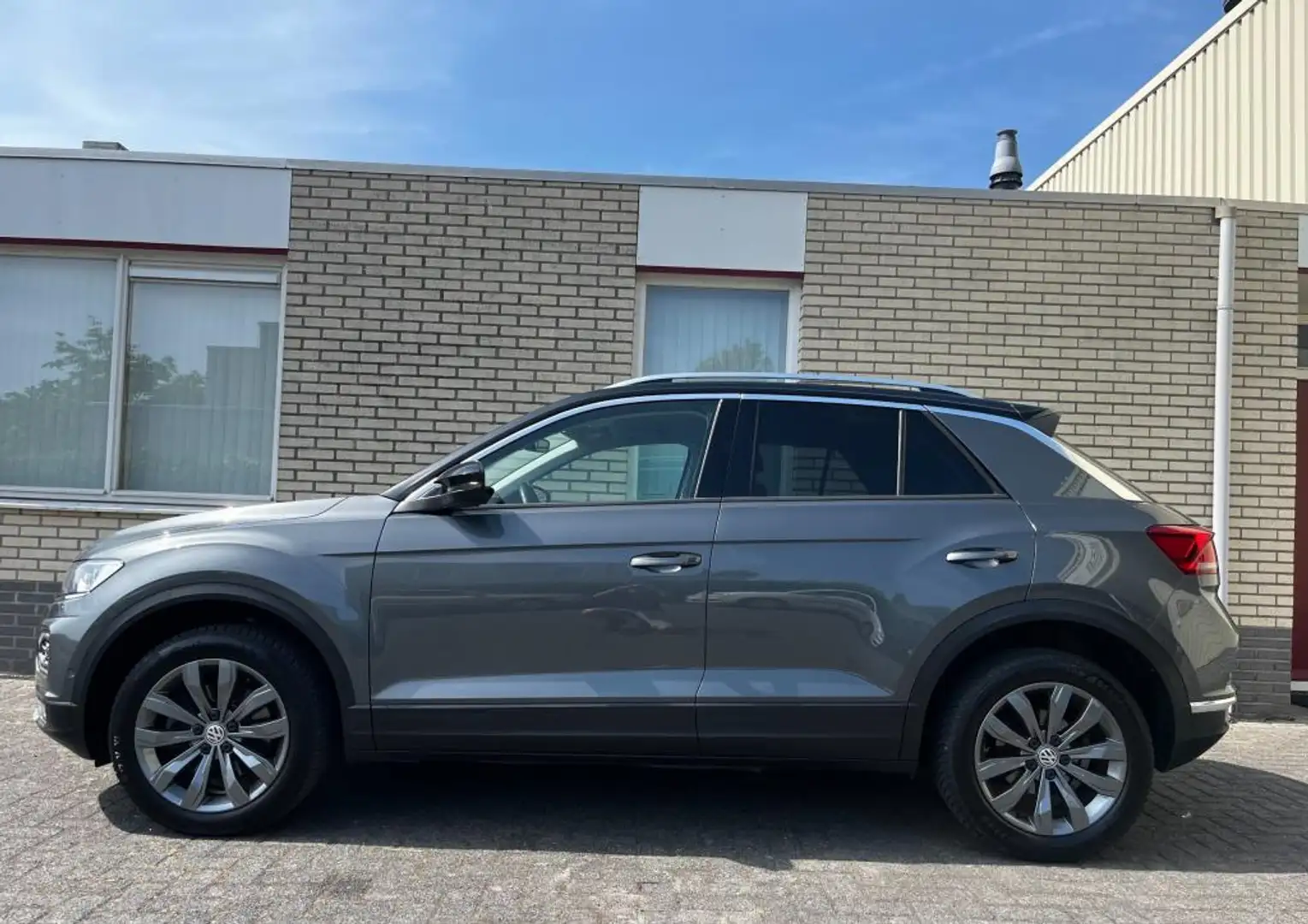 Volkswagen T-Roc 1.5 TSI Style 150PK LED/CARPLAY/STOELVERWARMING Gris - 2