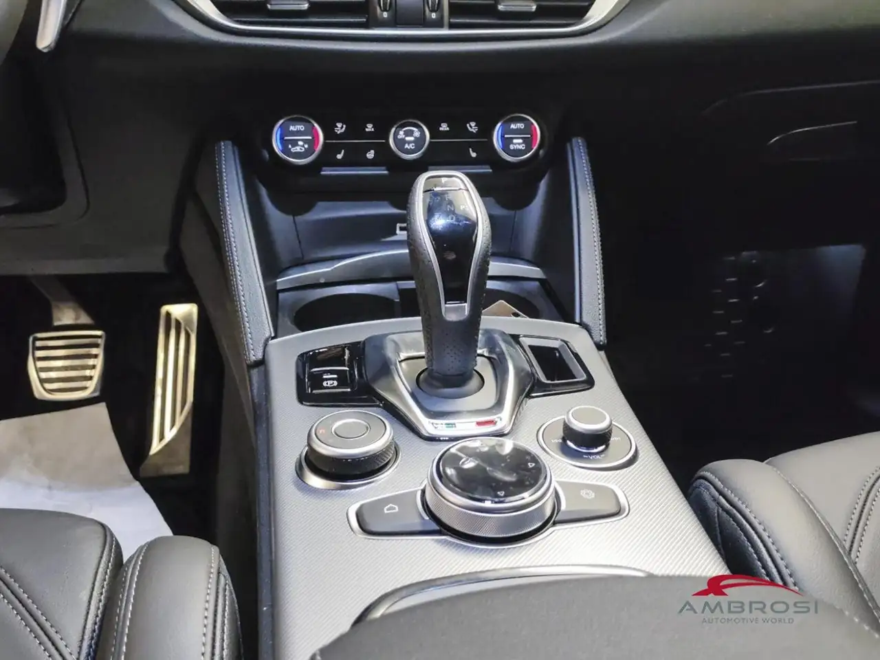 Alfa Romeo Stelvio 2026 — фото 16