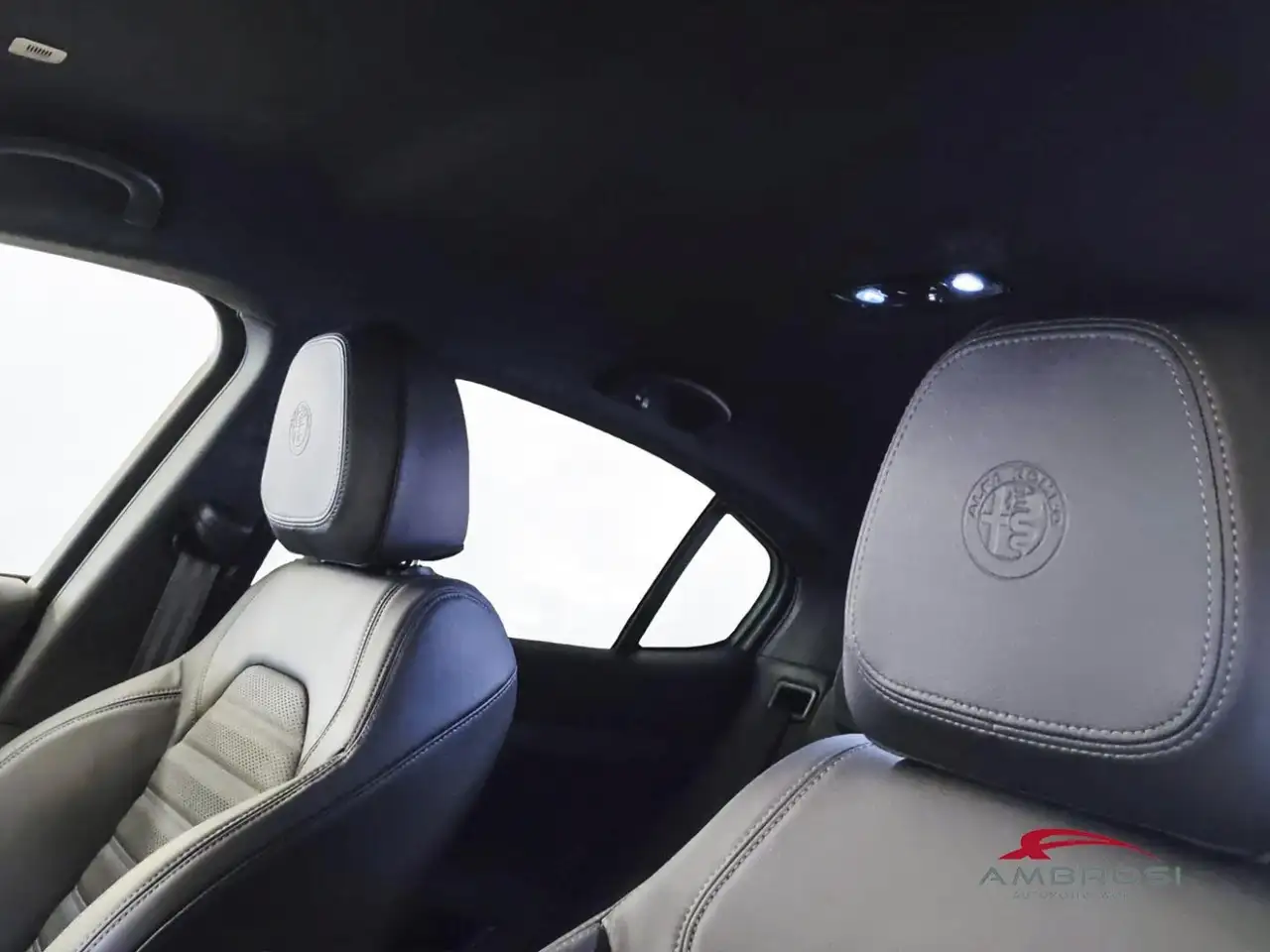 Alfa Romeo Stelvio 2026 — фото 20