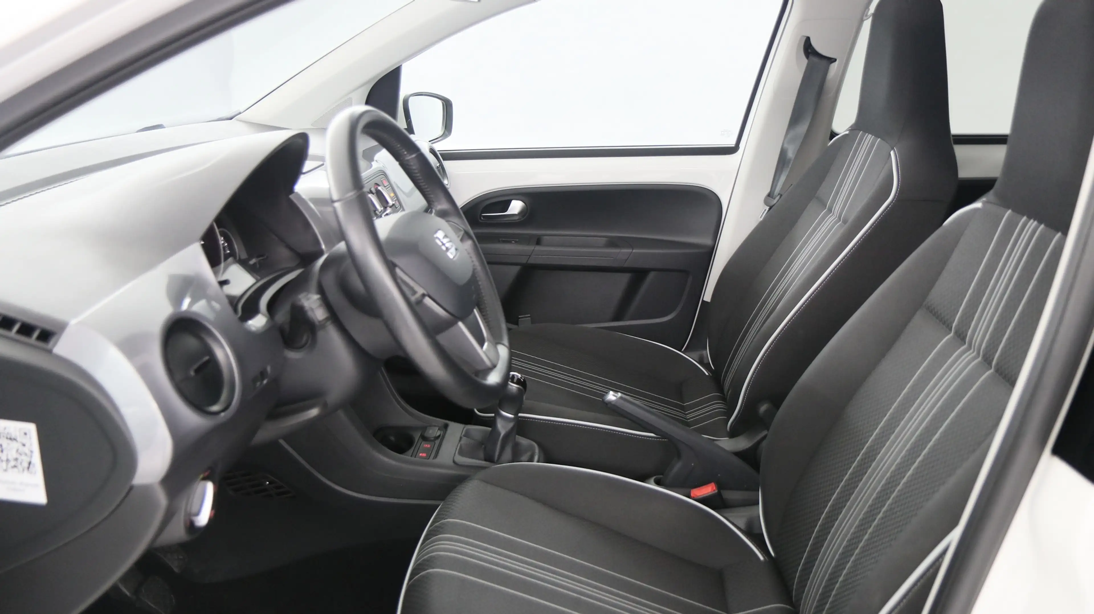 SEAT Mii 1.0 60pk Sport Connect / Panoramadak / Parkeersens — photo 3