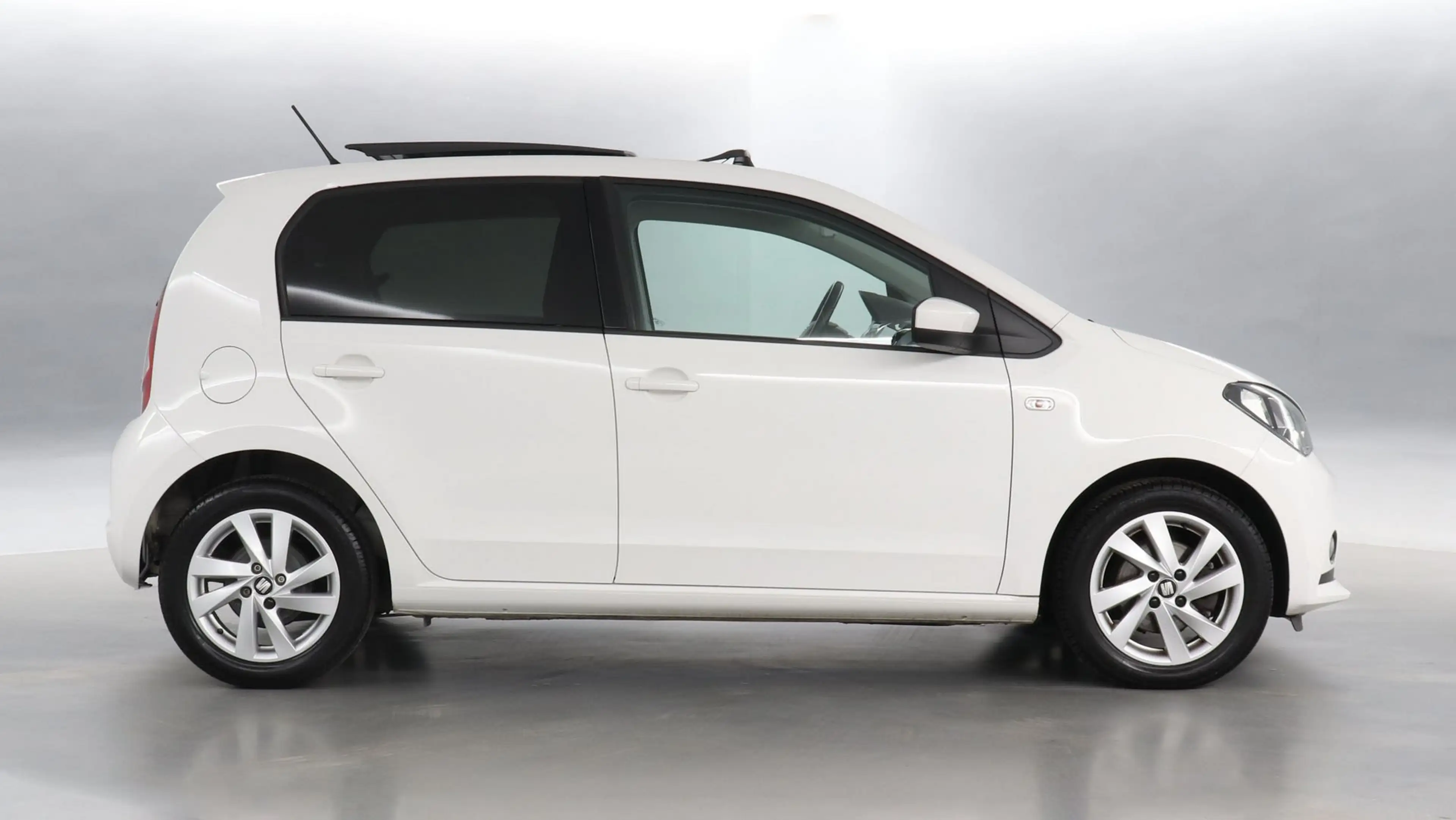 SEAT Mii 1.0 60pk Sport Connect / Panoramadak / Parkeersens — photo 12