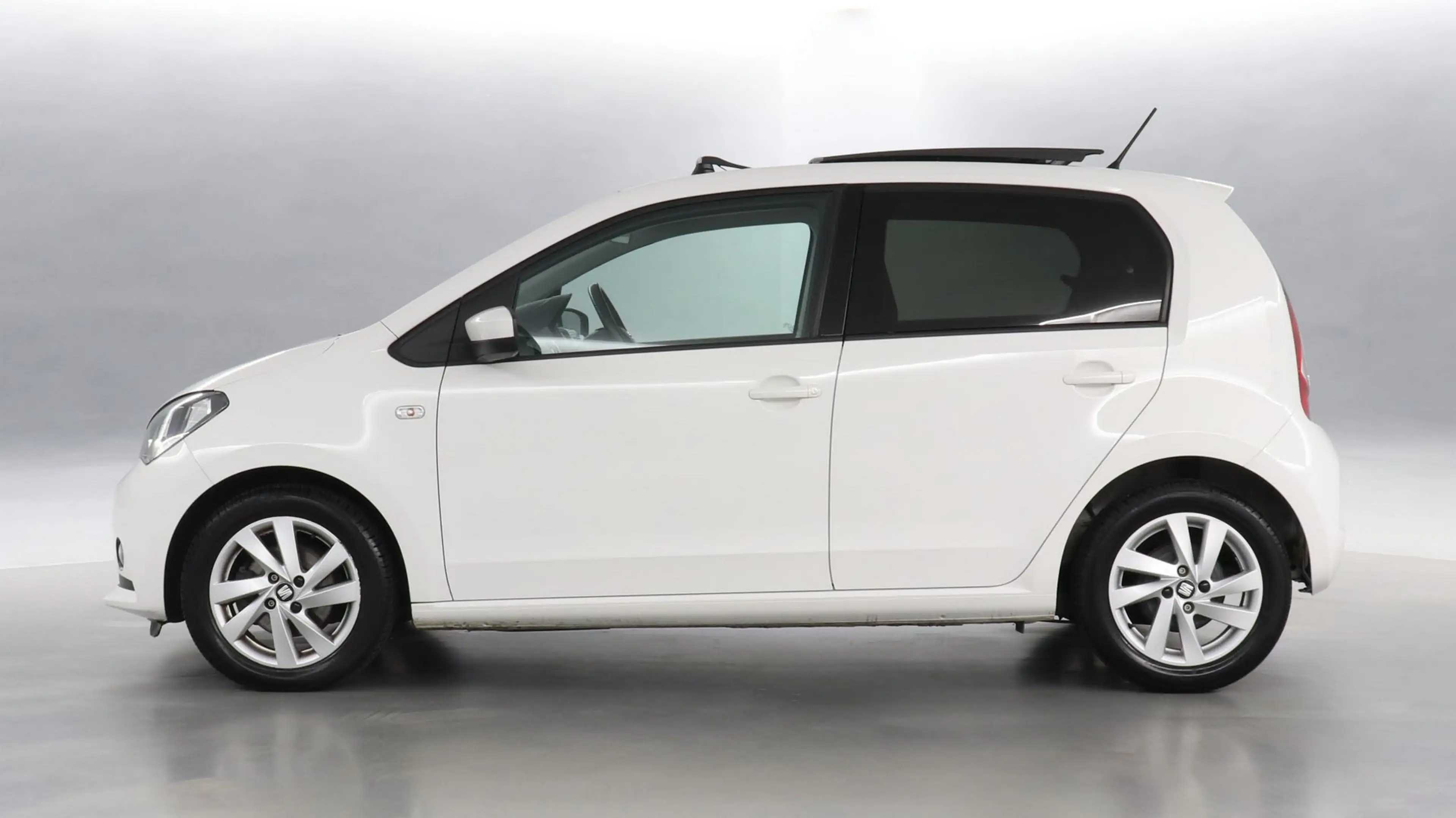 SEAT Mii 1.0 60pk Sport Connect / Panoramadak / Parkeersens — photo 11