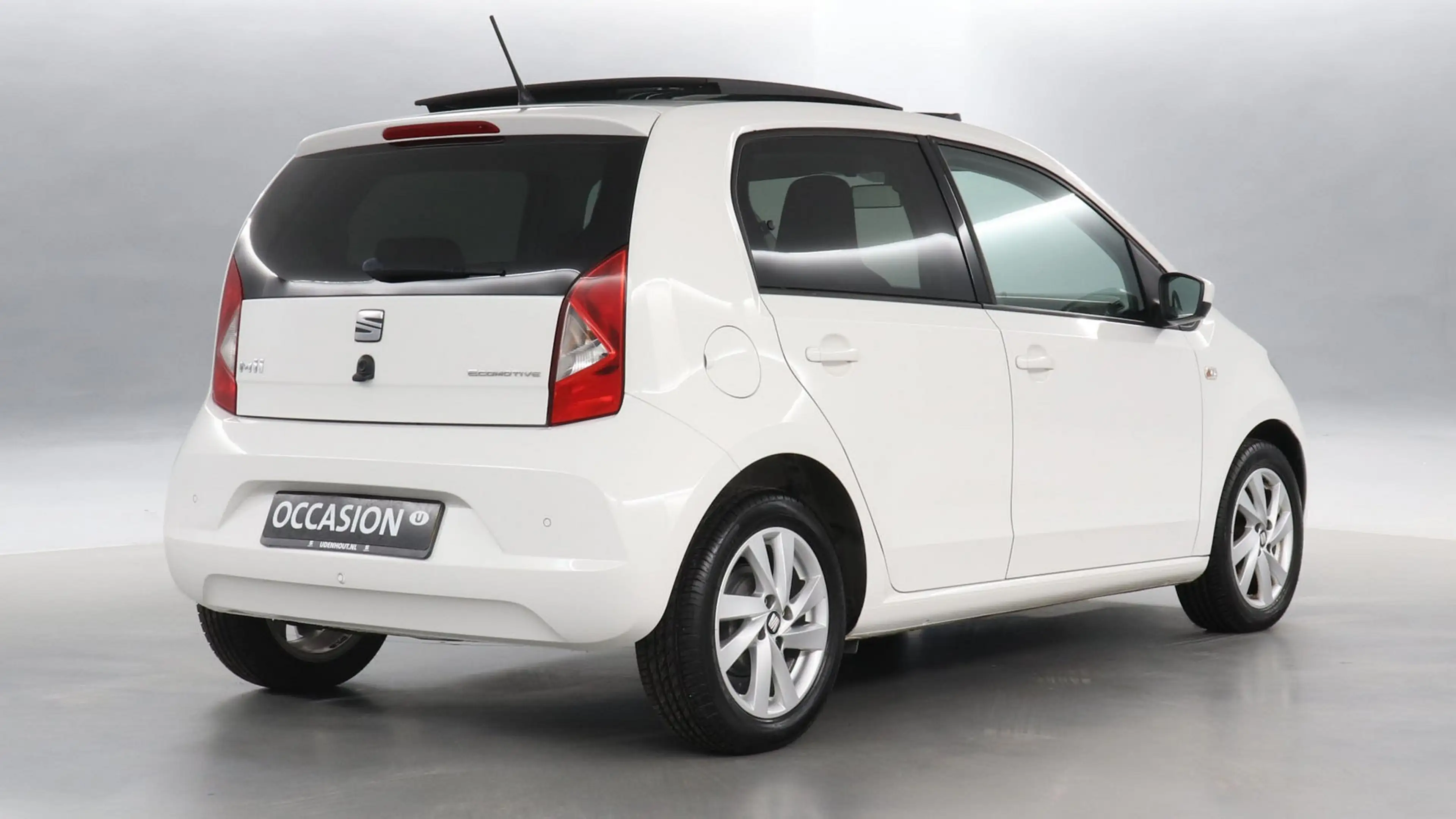 SEAT Mii 1.0 60pk Sport Connect / Panoramadak / Parkeersens — photo 2