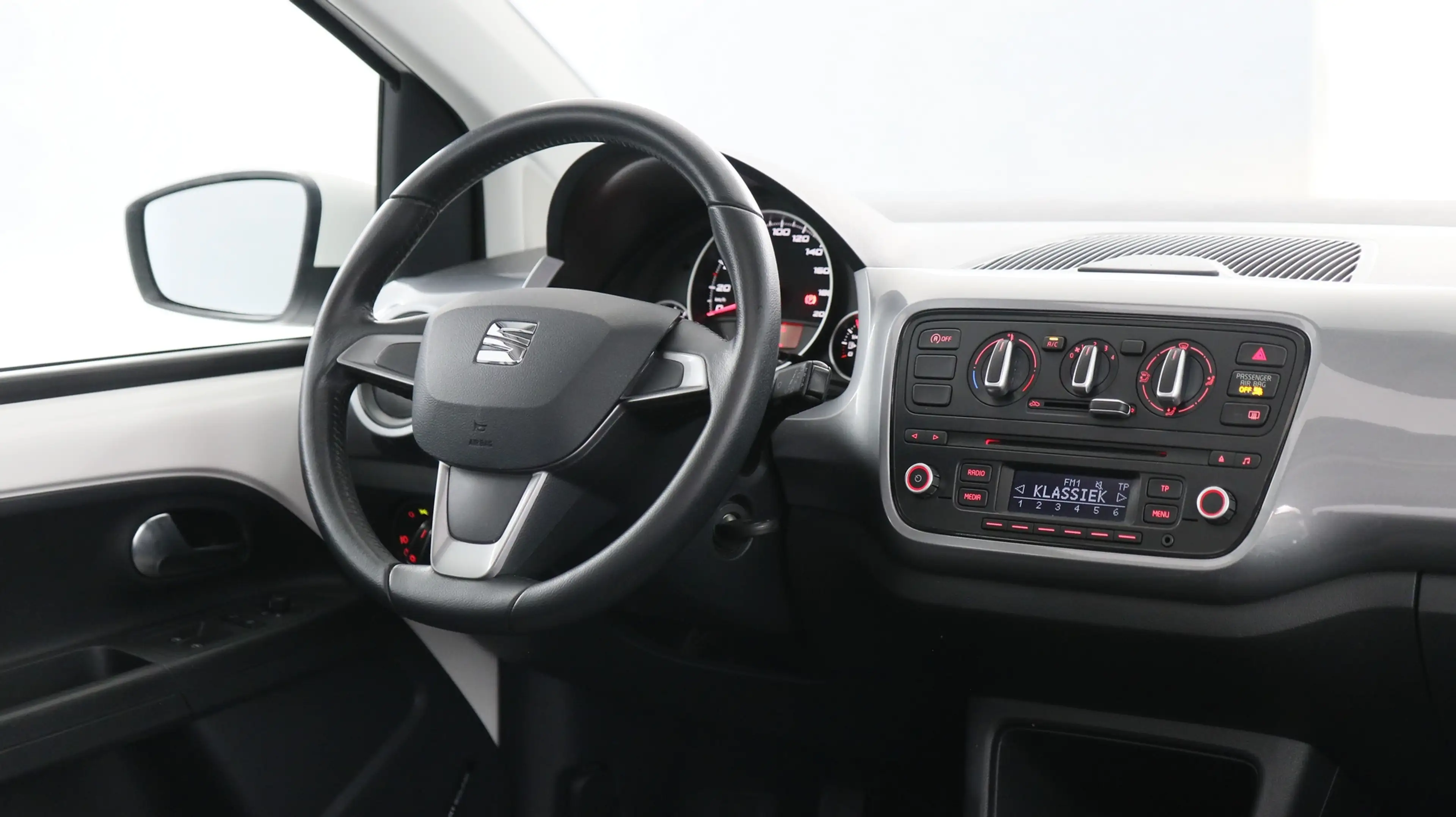 SEAT Mii 1.0 60pk Sport Connect / Panoramadak / Parkeersens — photo 4