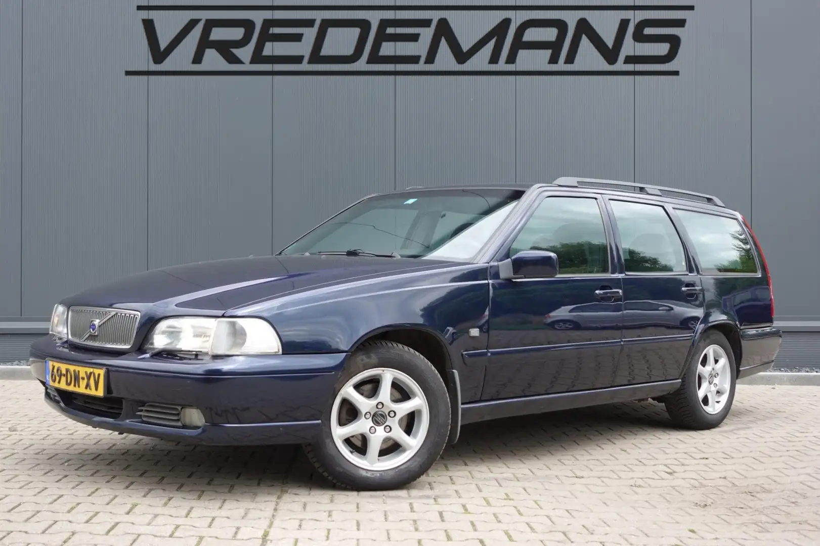 Volvo V70 2.4 Europa Blauw - 1