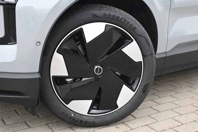 Volvo Ex30 view 11