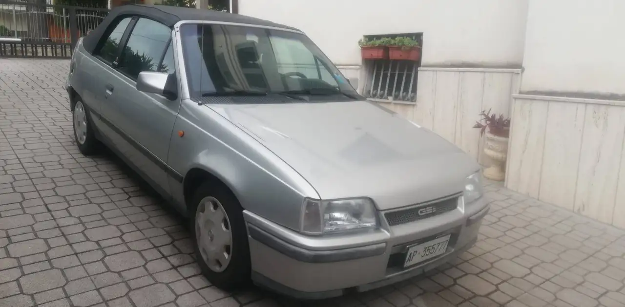 Opel Kadett Cabrio 2.0i GSI, foto 1