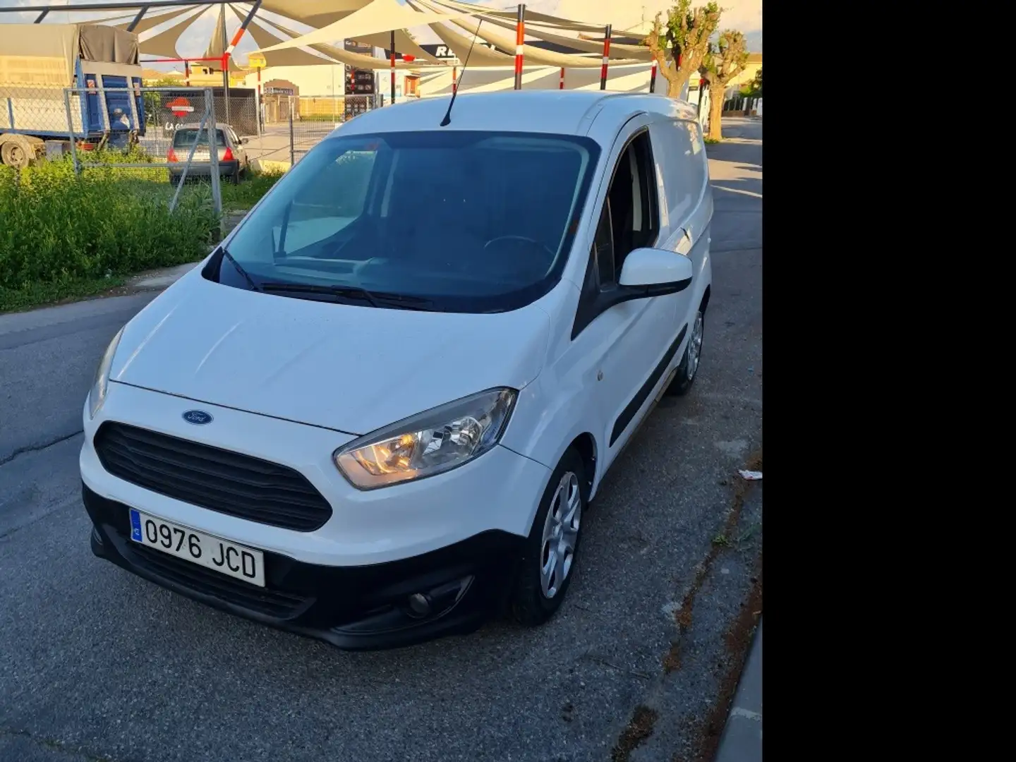 Ford Connect Comercial FT 220 Kombi B. Corta L1 Ambient Weiß - 2