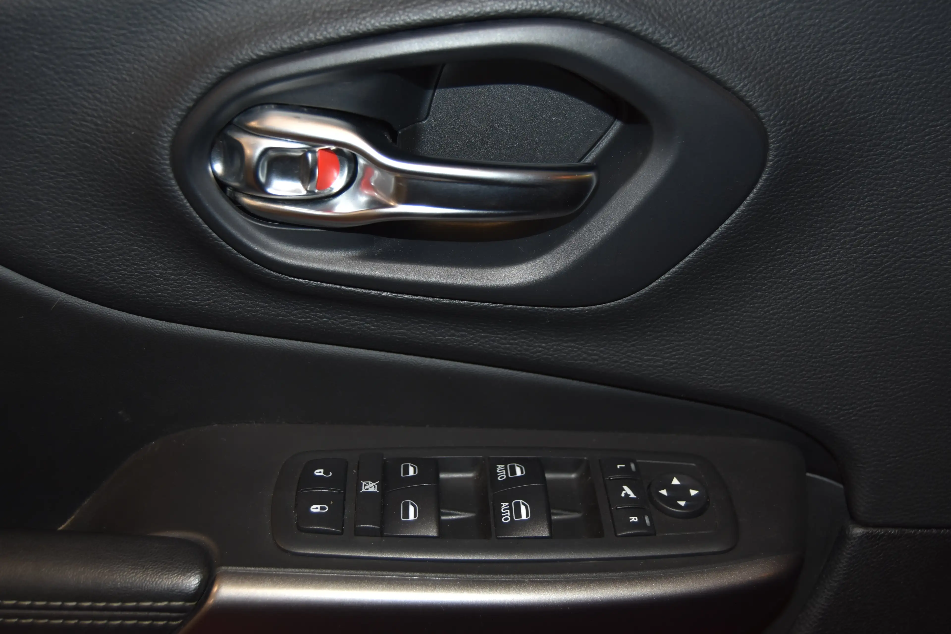 Jeep Cherokee Limited FWD~ACC~KAMERA~NAVI~AUTOM.~LEDER — photo 7