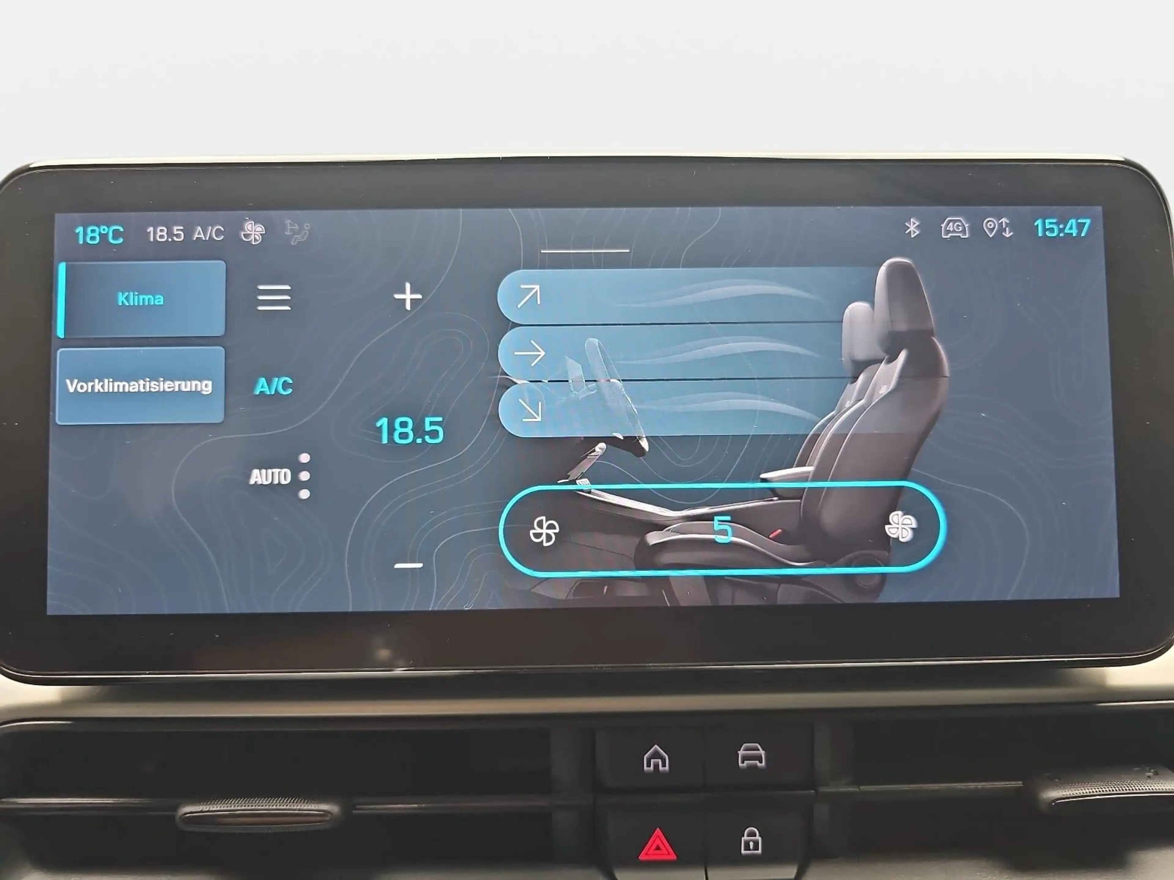 Jeep Avenger AVENGER AUTO. 51KWH ALTITUDE LED PANO LM17 — photo 12
