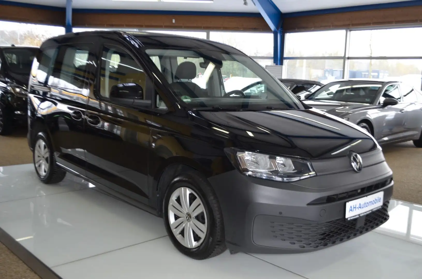 Volkswagen Caddy Basis AUTOMATIK / NAVI / KLIMA / PDC Schwarz - 2