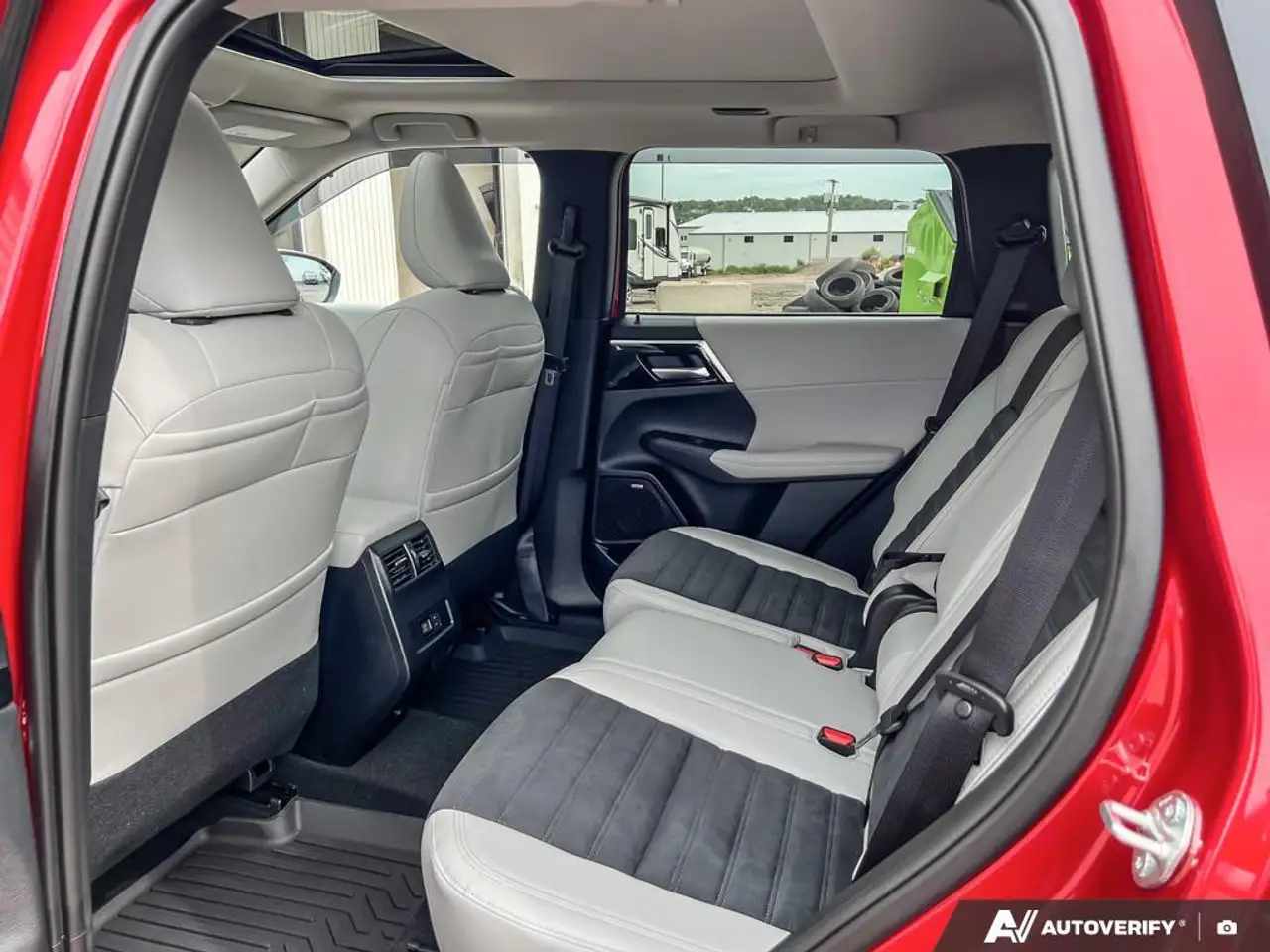 Mitsubishi Outlander снимка Mitsubishi Outlander