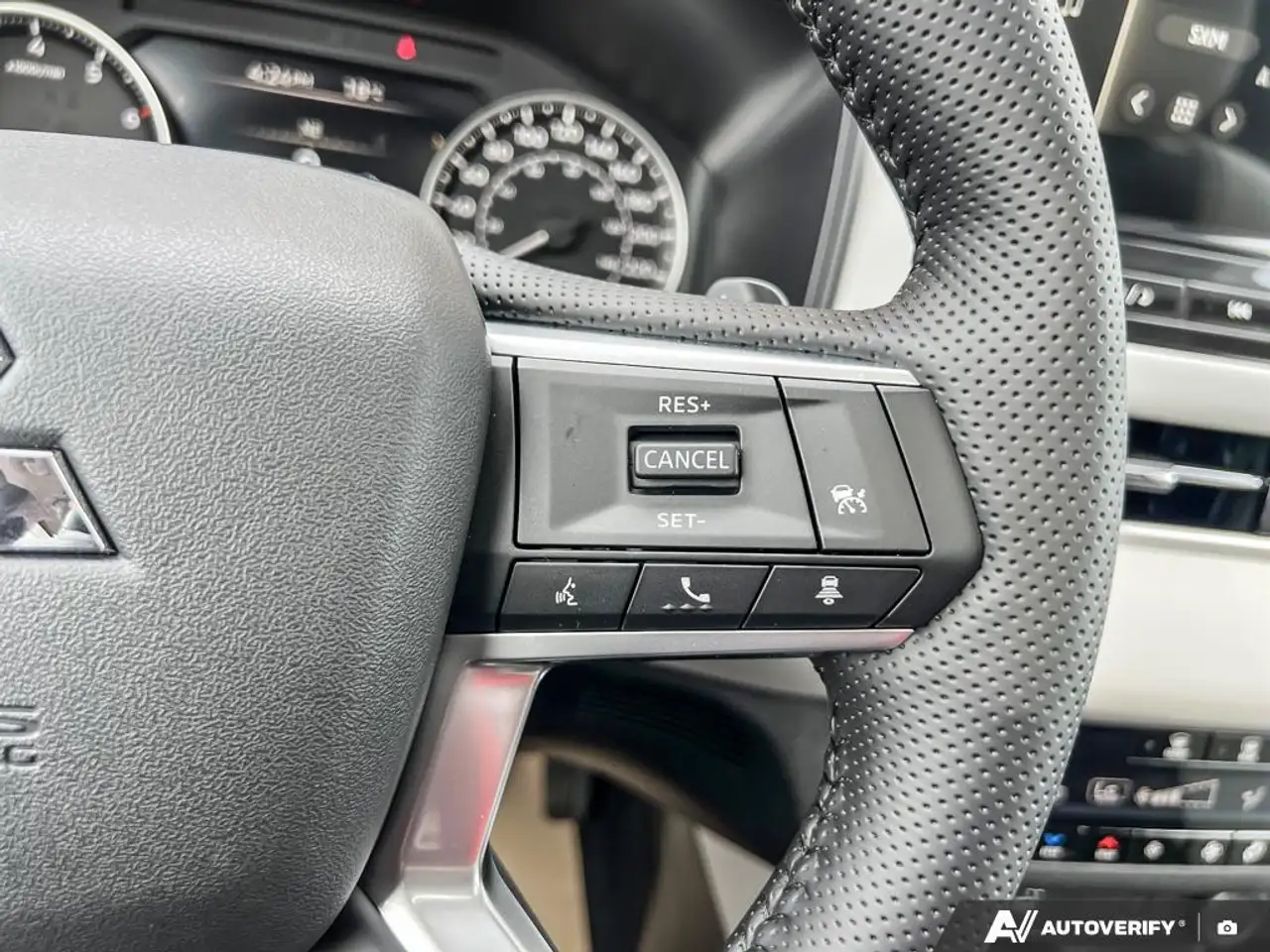 Mitsubishi Outlander снимка Mitsubishi Outlander