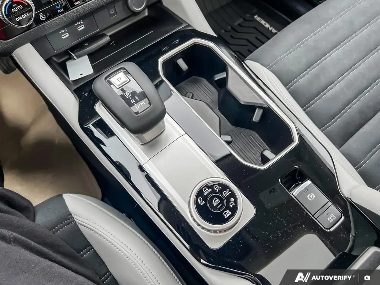 Mitsubishi Outlander снимка Mitsubishi Outlander