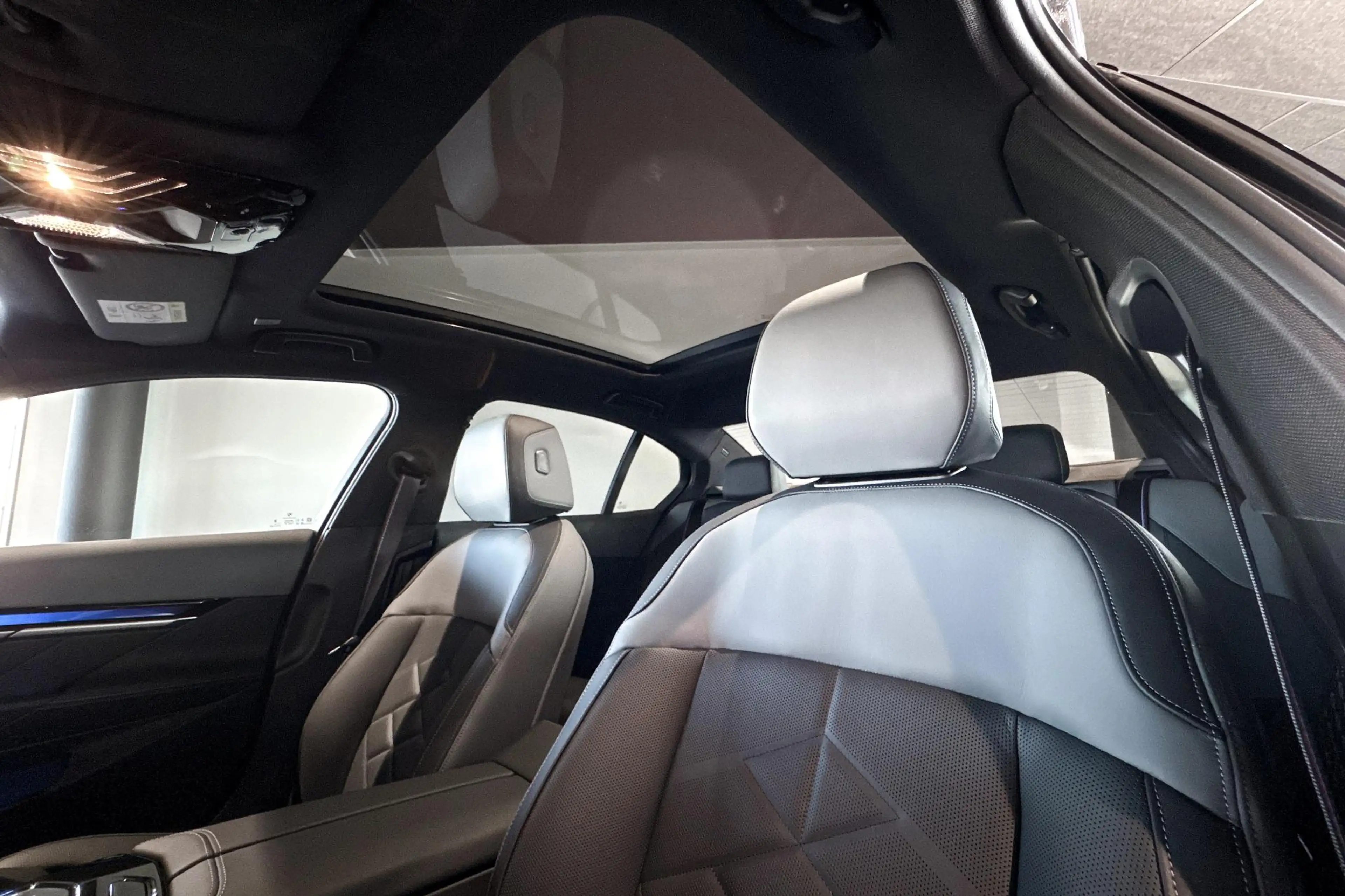 BMW i5 M60 xDrive 84 kWh | M Sport Pro | Glazen Panoramad — photo 11