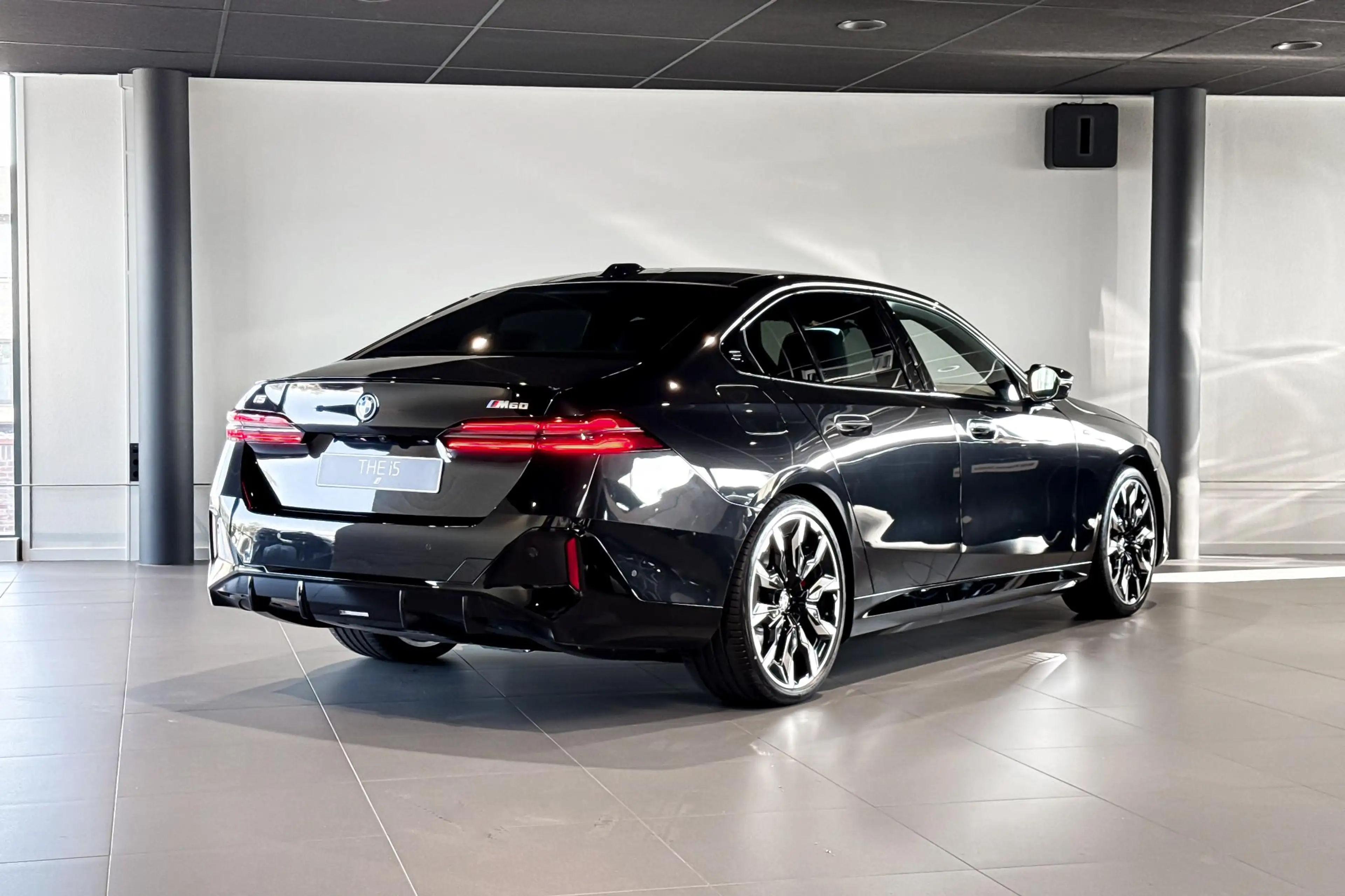 BMW i5 M60 xDrive 84 kWh | M Sport Pro | Glazen Panoramad — photo 6