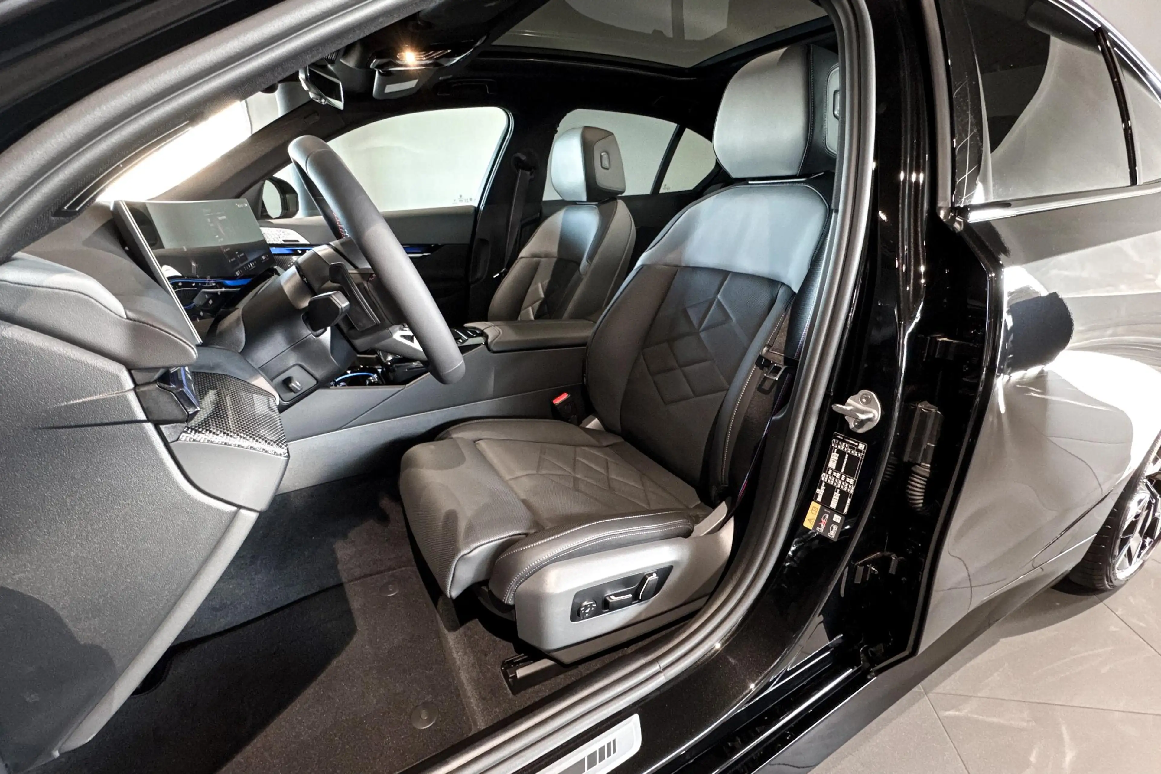 BMW i5 M60 xDrive 84 kWh | M Sport Pro | Glazen Panoramad — photo 10