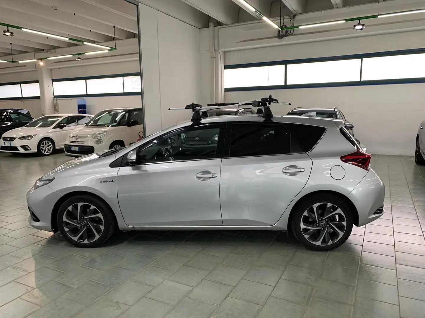 Toyota Auris Auris II Hybrid 1.8h Lounge cvt Argento - 2