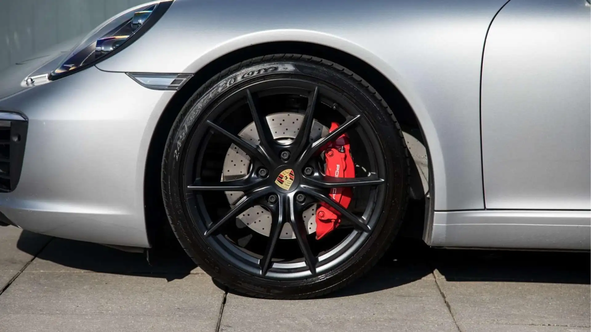Porsche 991 Carrera S Cabriolet Grey - 2