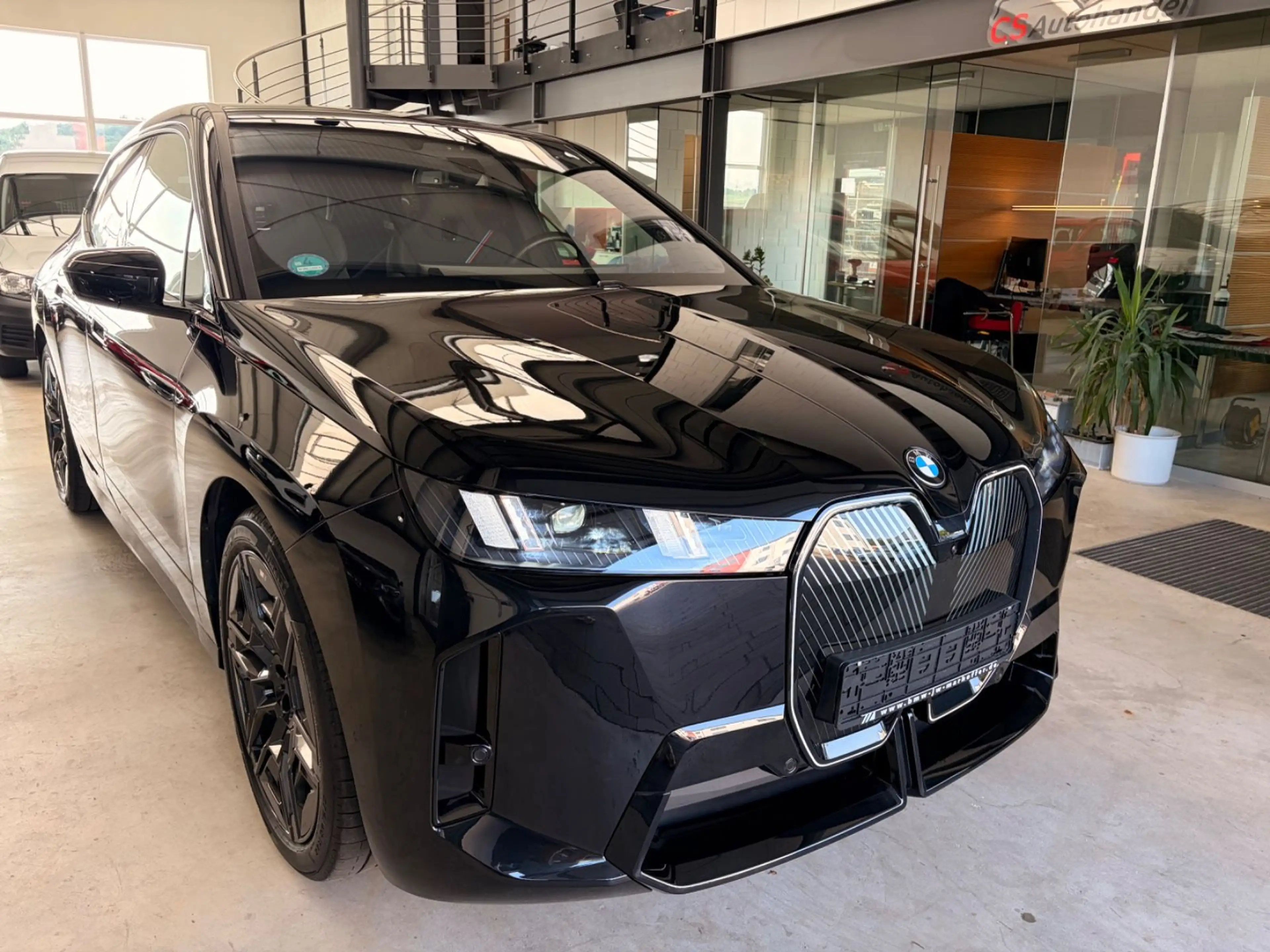 BMW iX xDrive45 MSport Luftfeder Neupreis 98.920,- €