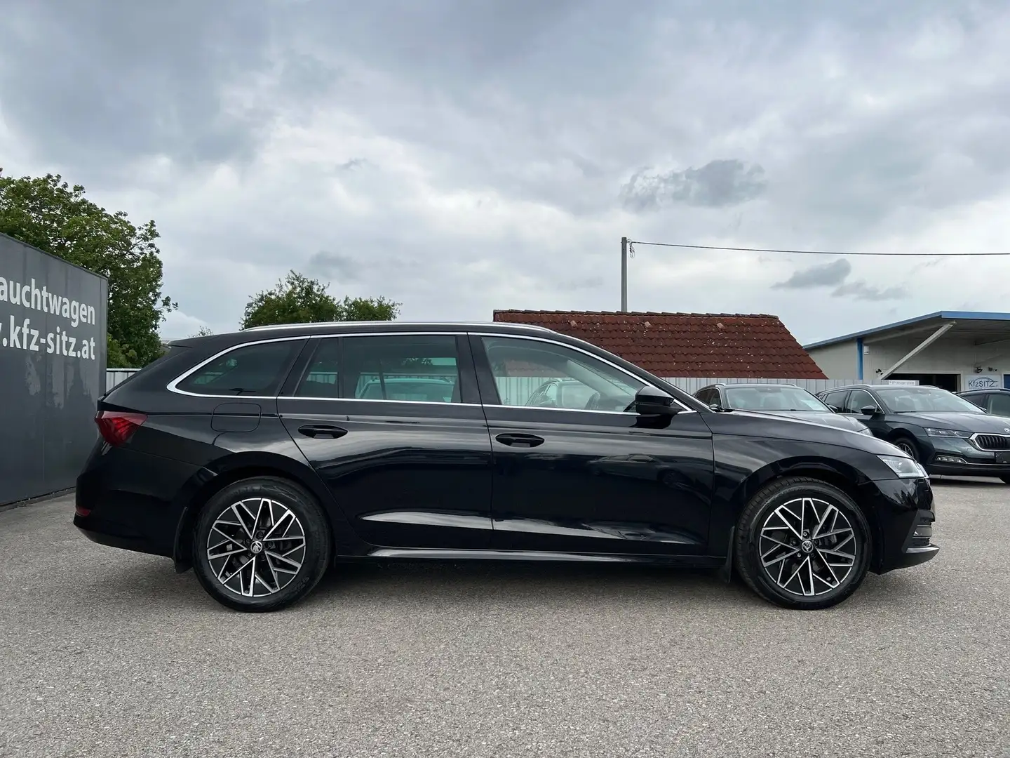 Skoda Octavia Combi 2,0 TDI 4x4 Style DSG | AHK Schwarz - 2