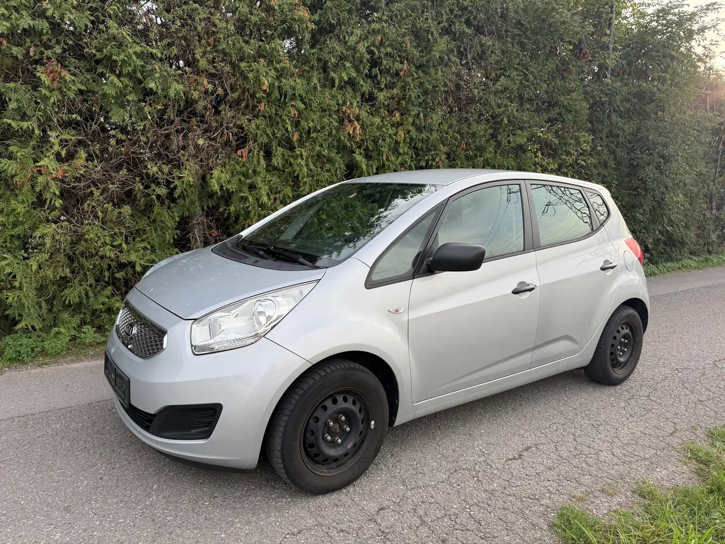 Kia Venga Venga 1,4 CVVT TDH Edition Haute Voiture ISG Edition Haute Voiture Silber - 1