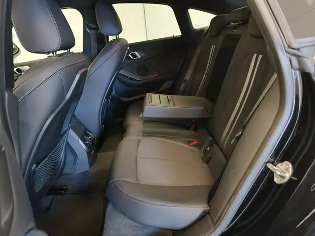 BMW 2 Series view 24