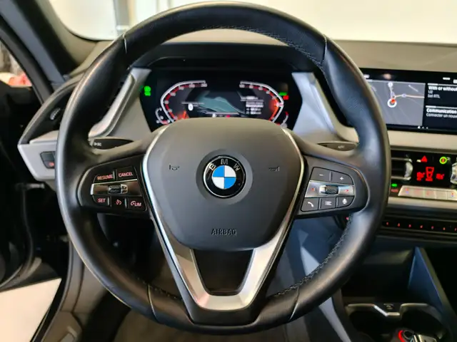 BMW 2 Series view 10