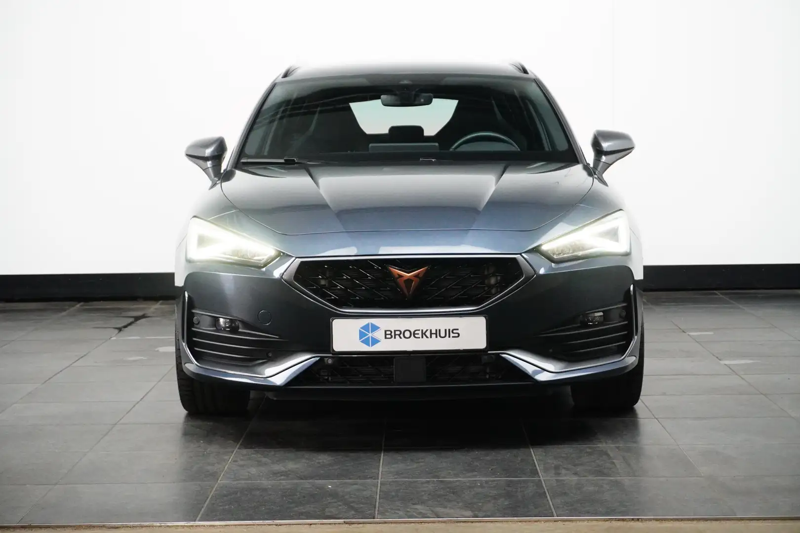 CUPRA Leon Sportstourer 1.4 e-Hybrid 245PK VZ Adrenaline | TR Grijs - 2