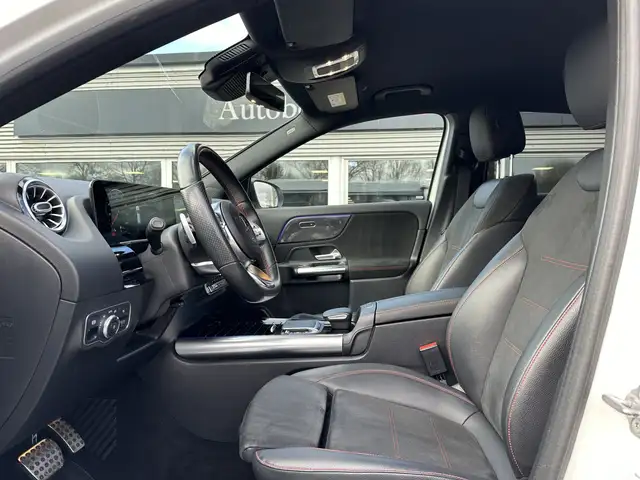 Mercedes-Benz Gla view 4