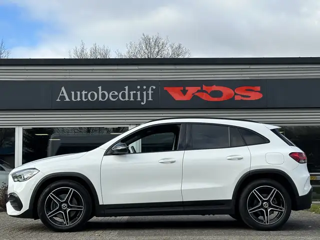 Mercedes-Benz Gla view 3