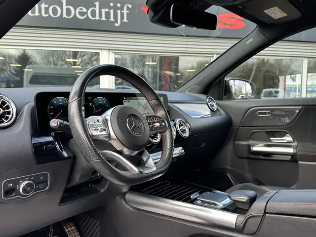 Mercedes-Benz Gla view 2