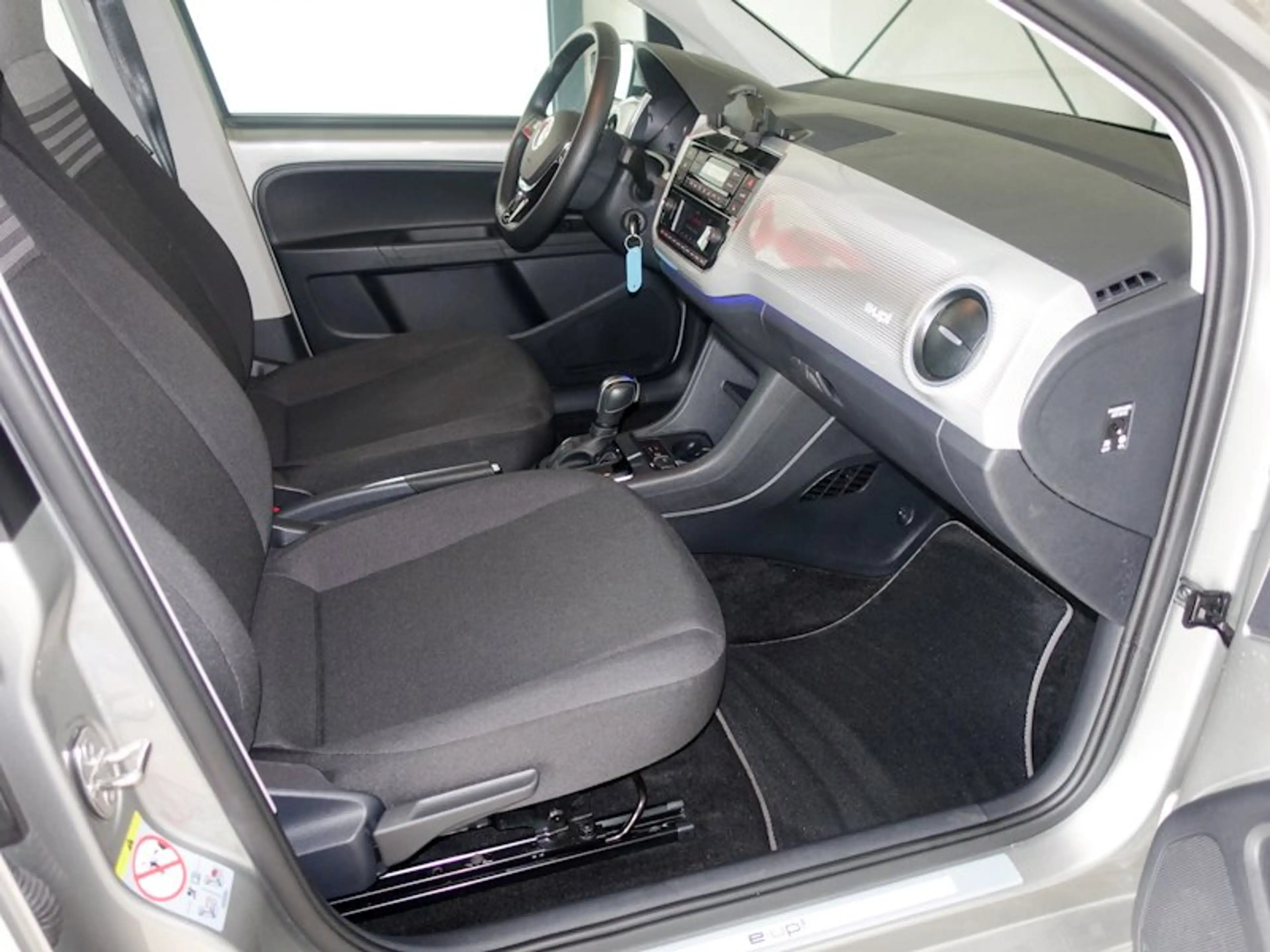 Volkswagen e-up! e-up! Style Plus — photo 8