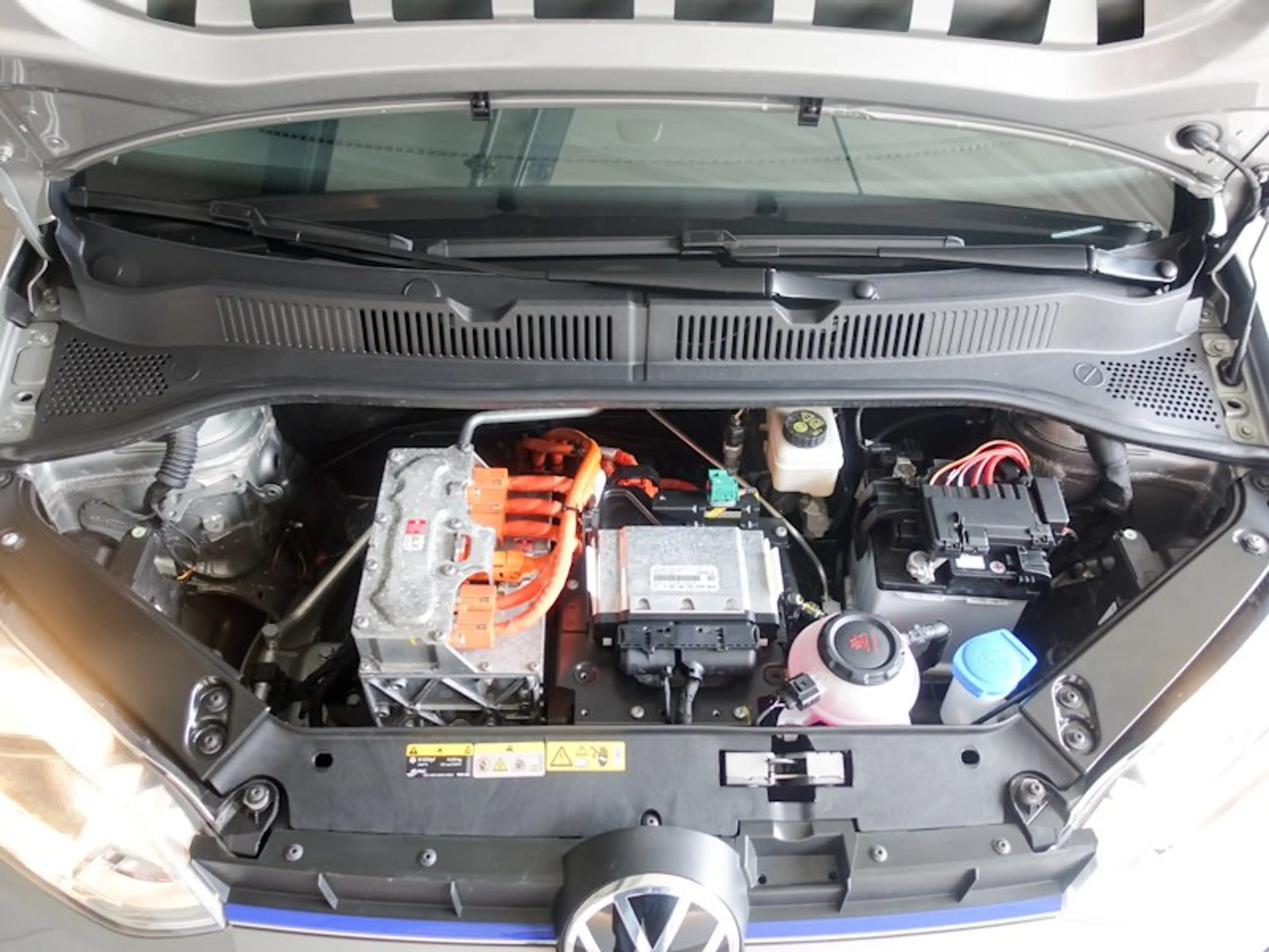 Volkswagen e-up! e-up! Style Plus — photo 15