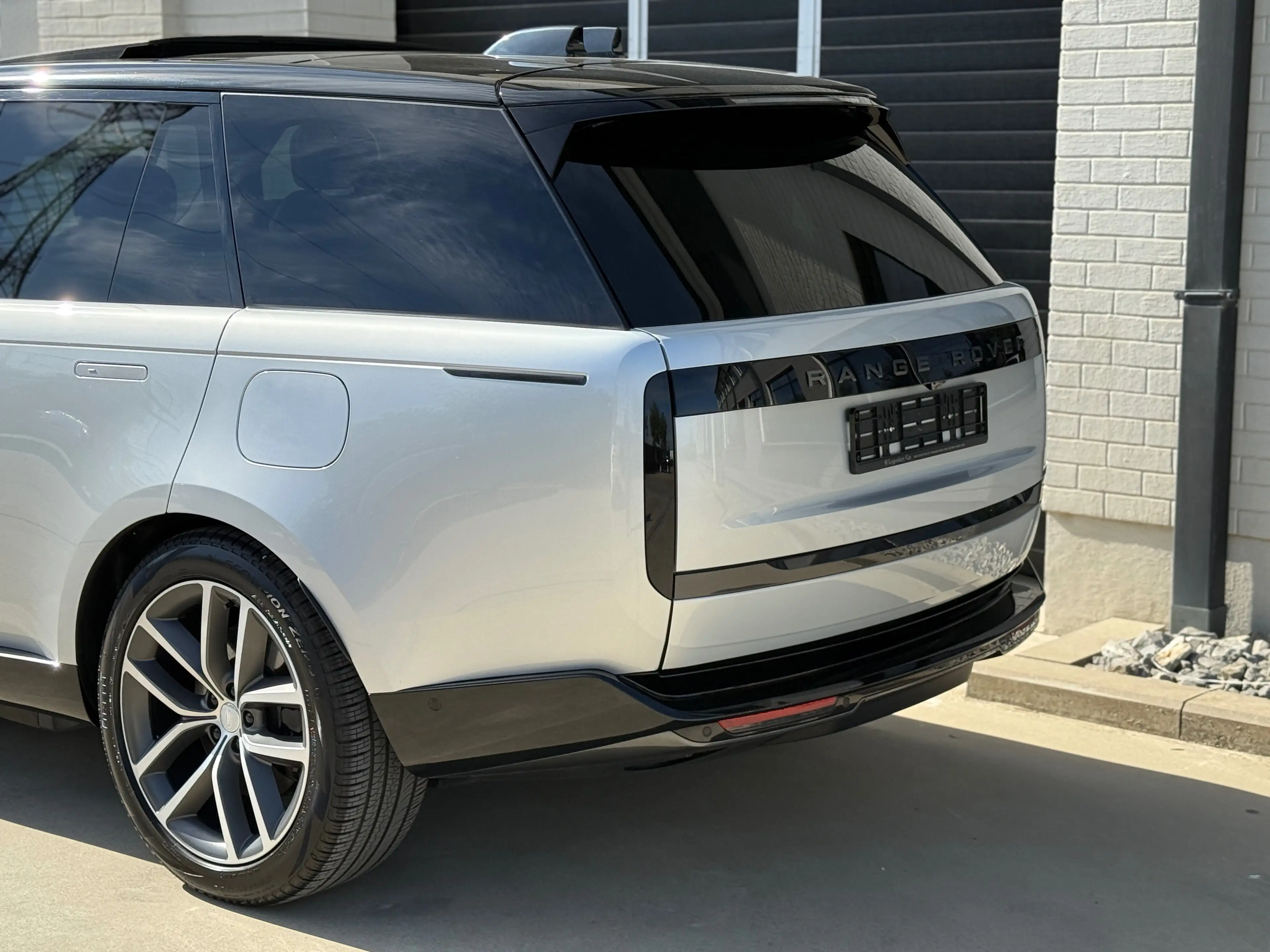 Land Rover Range Rover 3.0 P460 HYBRID — photo 13