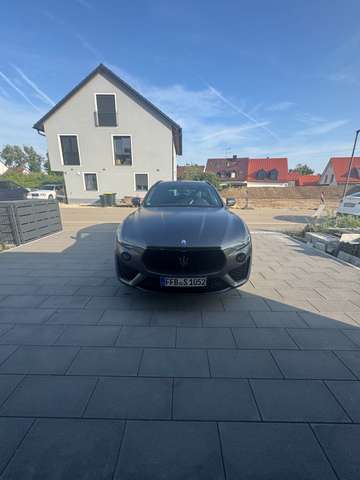 Maserati Levante Vulcano Limitiert Sonderedition 150 St. weltweit