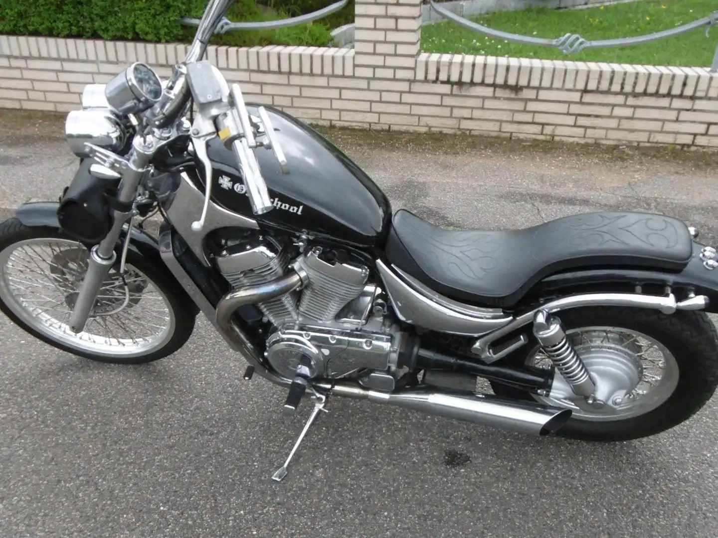 Suzuki VS 800 Černá - 1