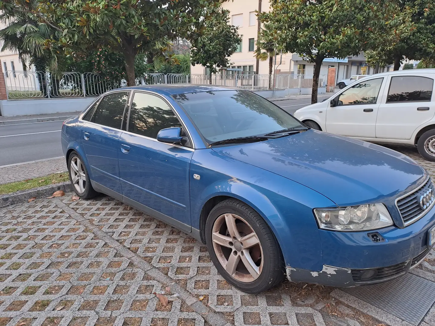 Audi A4 A4 II 2001 Berlina 1.9 tdi 130cv Bleu - 1