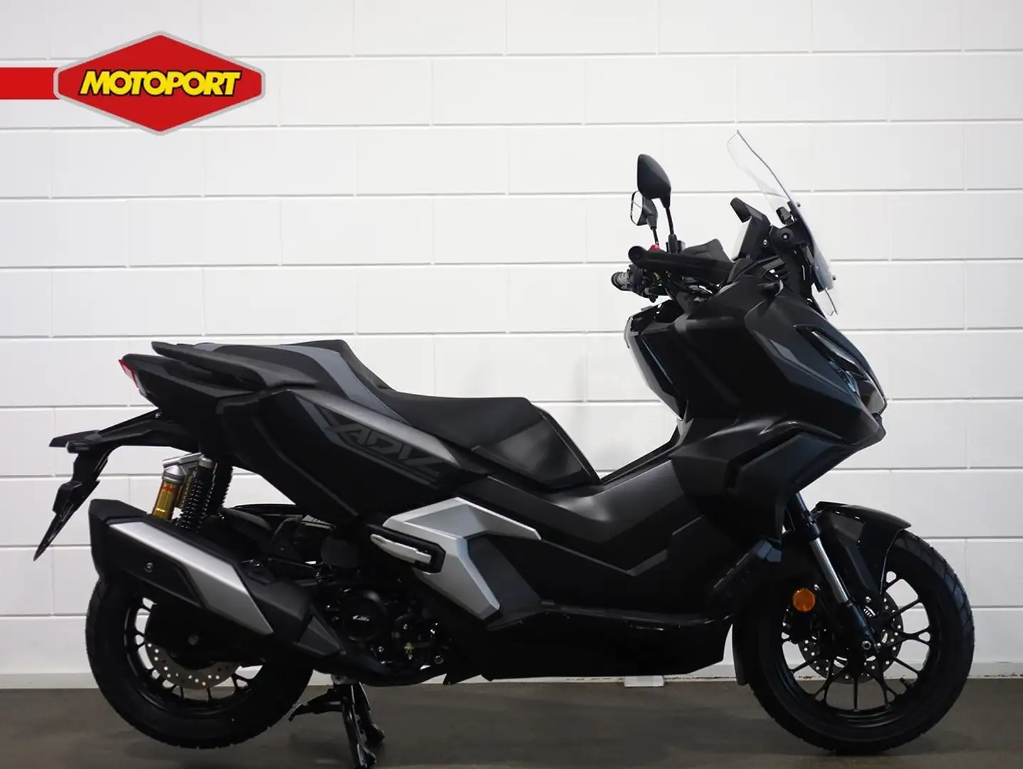 Honda ADV 350 Zwart - 1