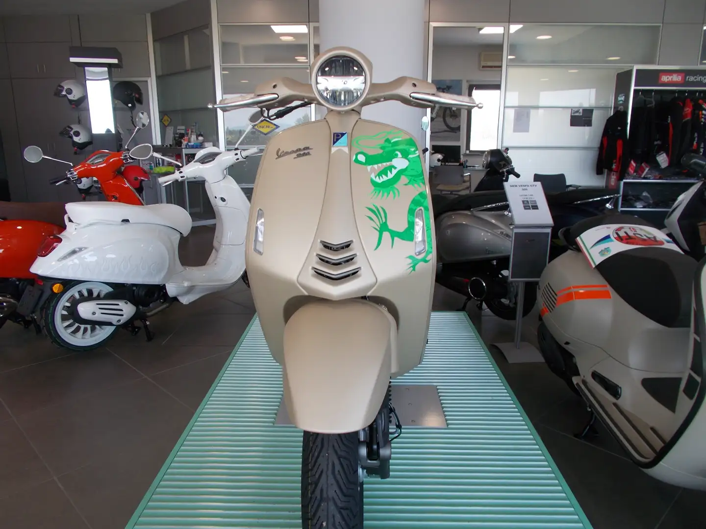 Vespa 946 DRAGON Bej - 2