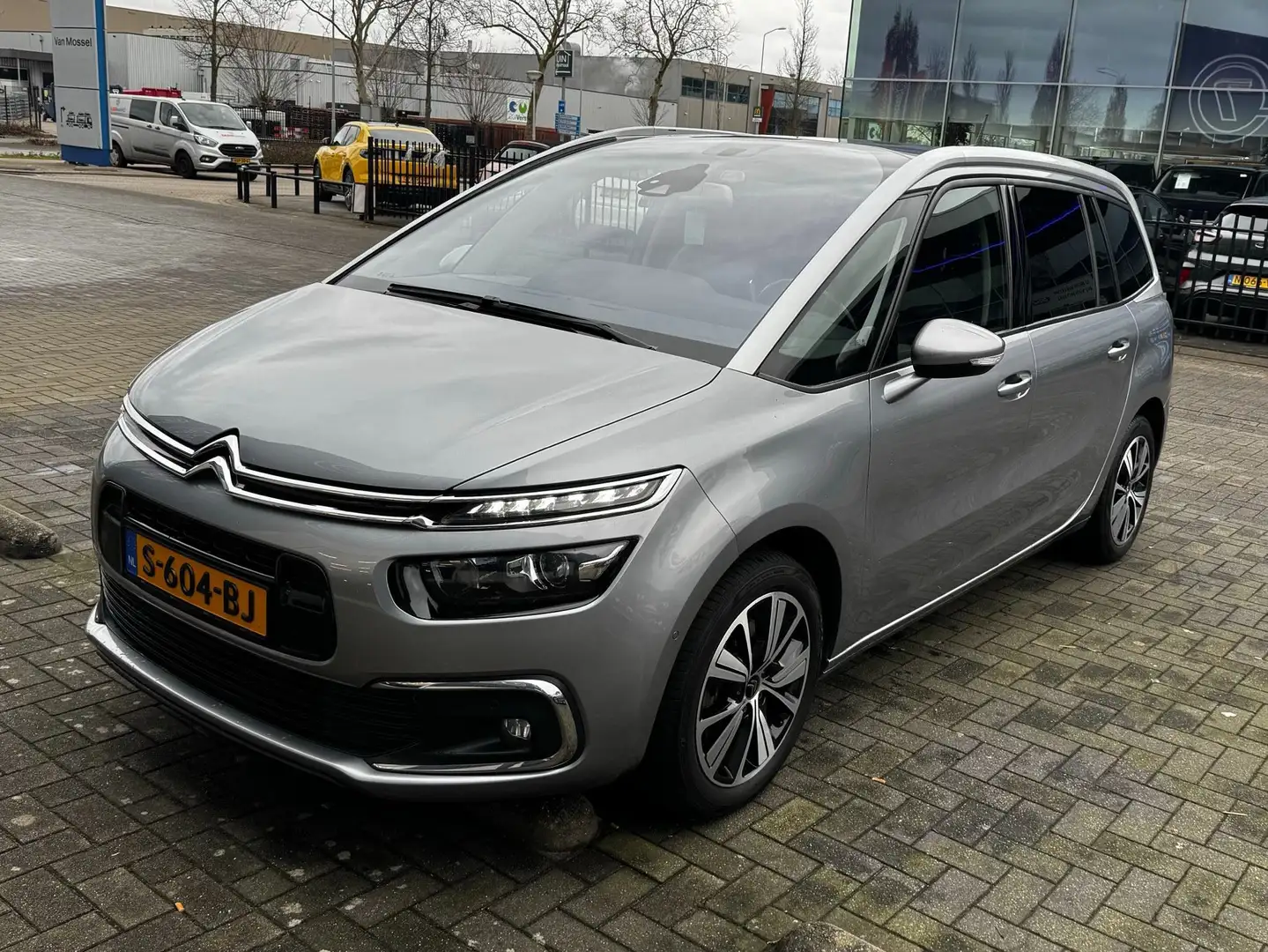 Citroen C4 Picasso C4 Picasso 1.6 e-THP Shine Grijs - 2
